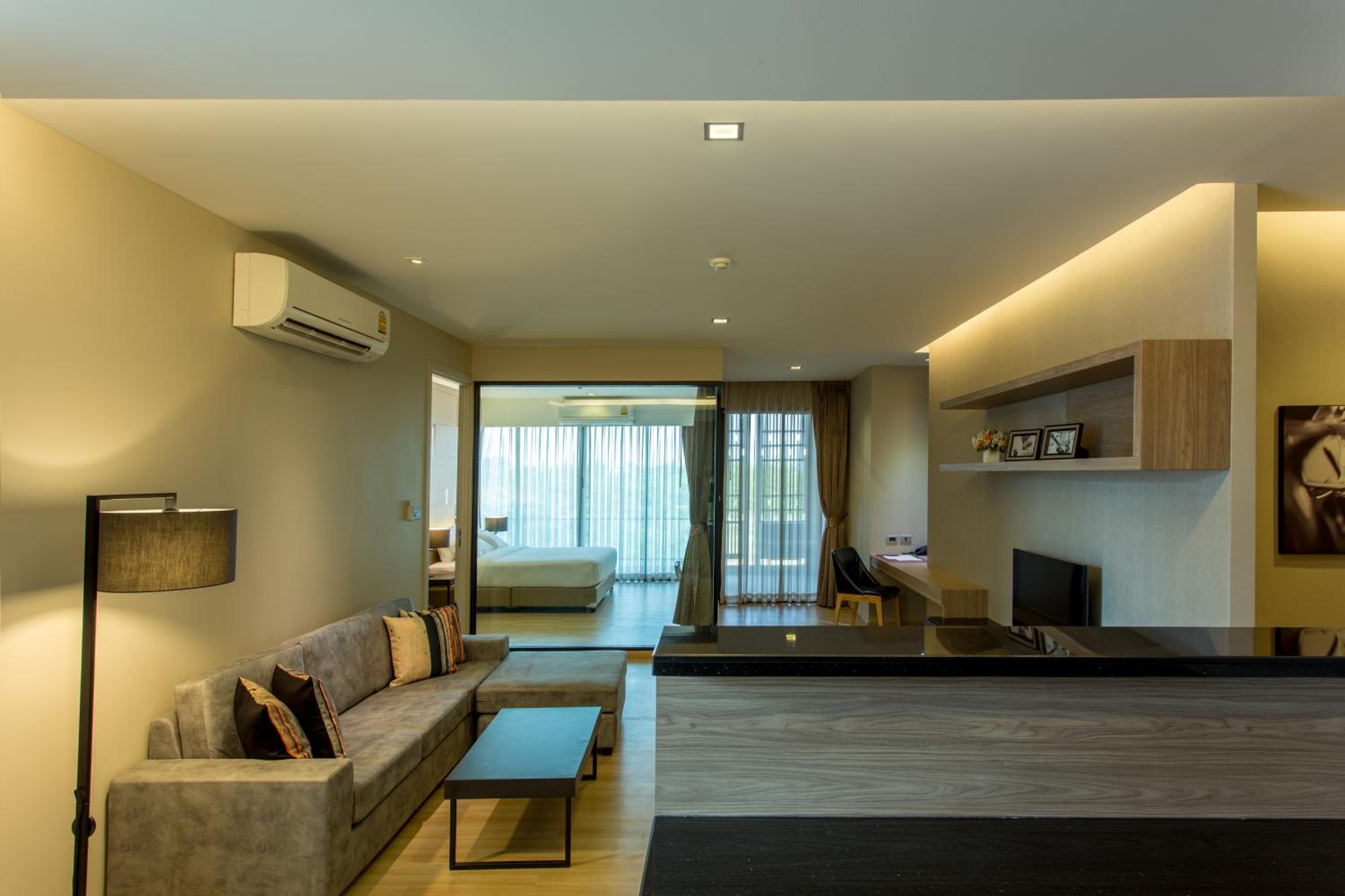 Grand Park Suite - Photo 2
