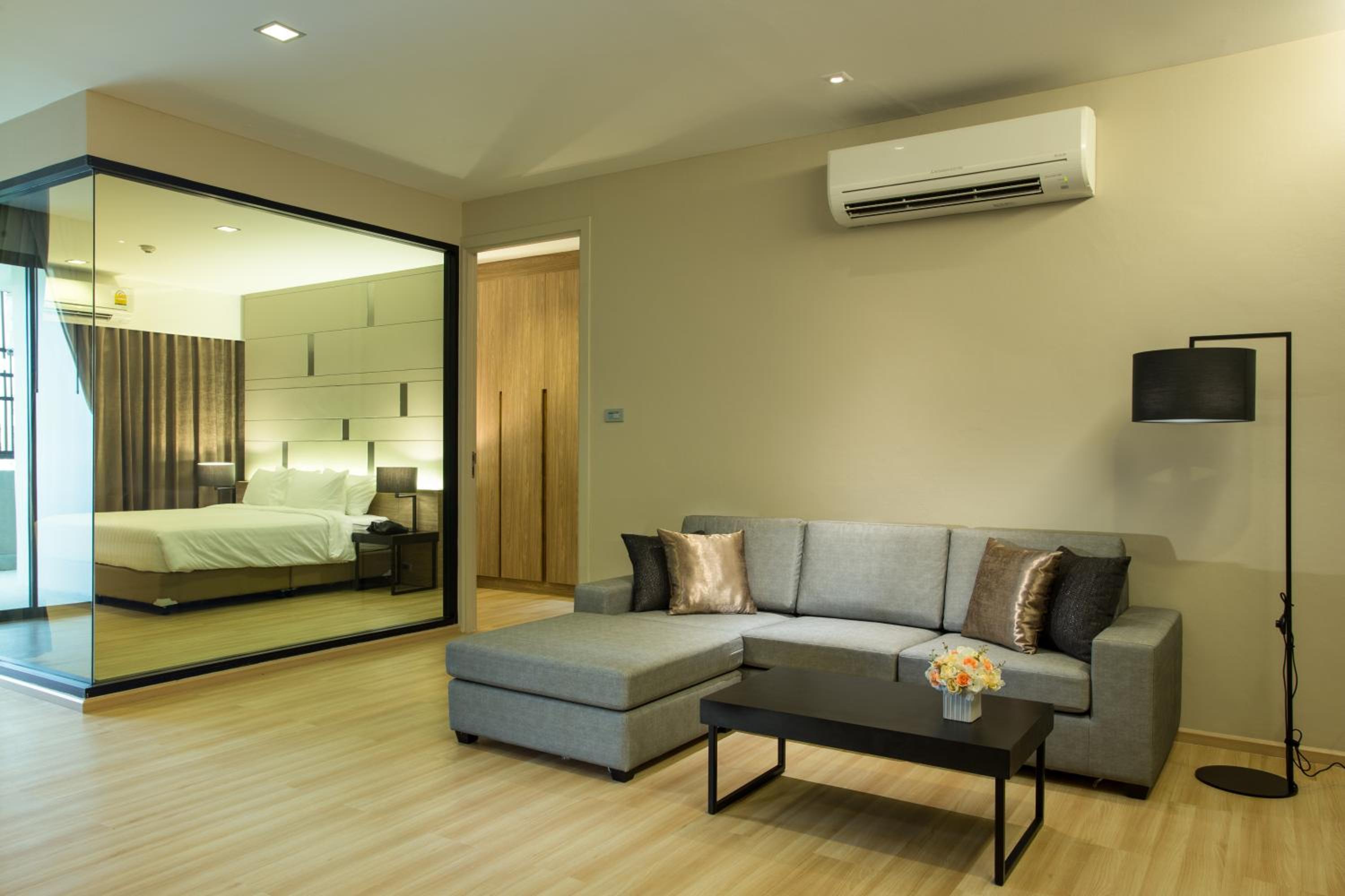 Grand City Suite - Photo 7