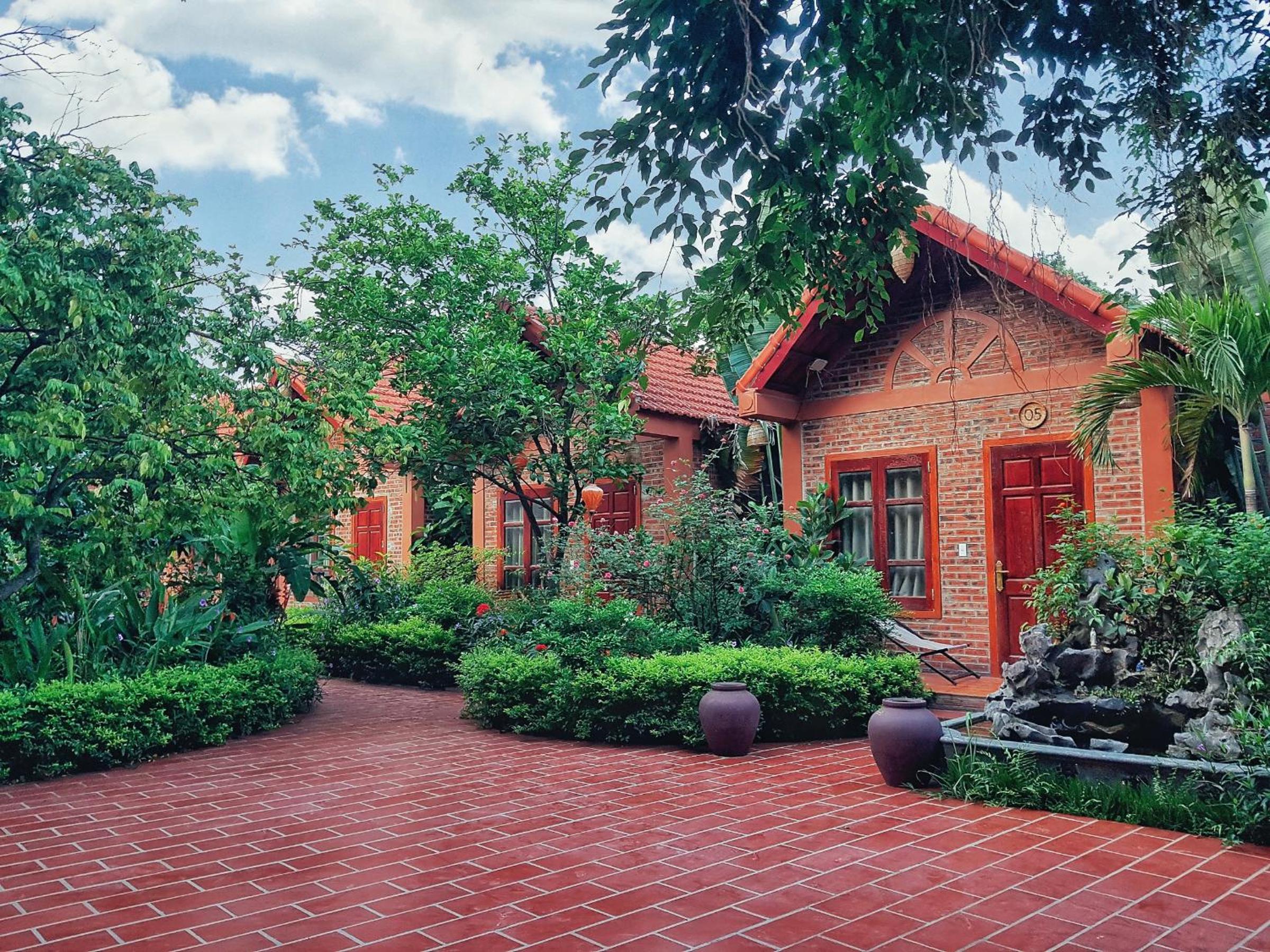 Bungalow with Garden View - Photo 4