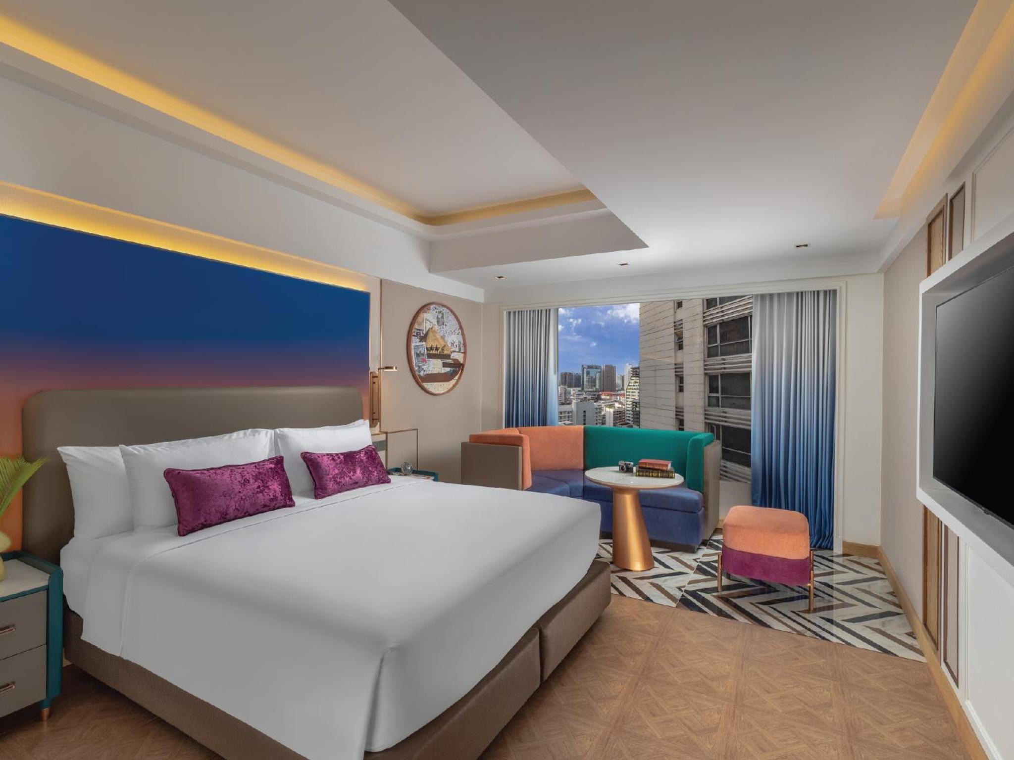 Grande Premier King Room with Club Benefit photo 2