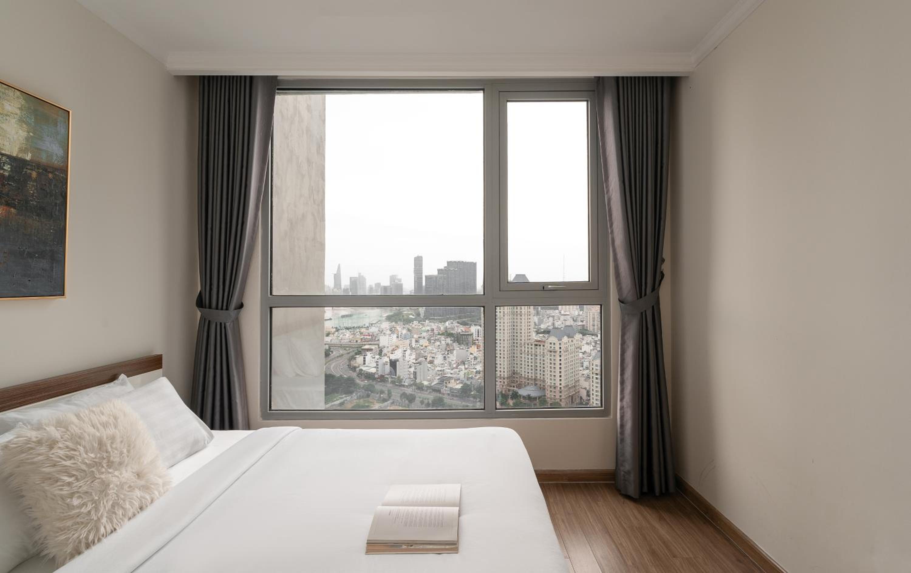 Three-Bedroom Apartment with Balcony photo 2