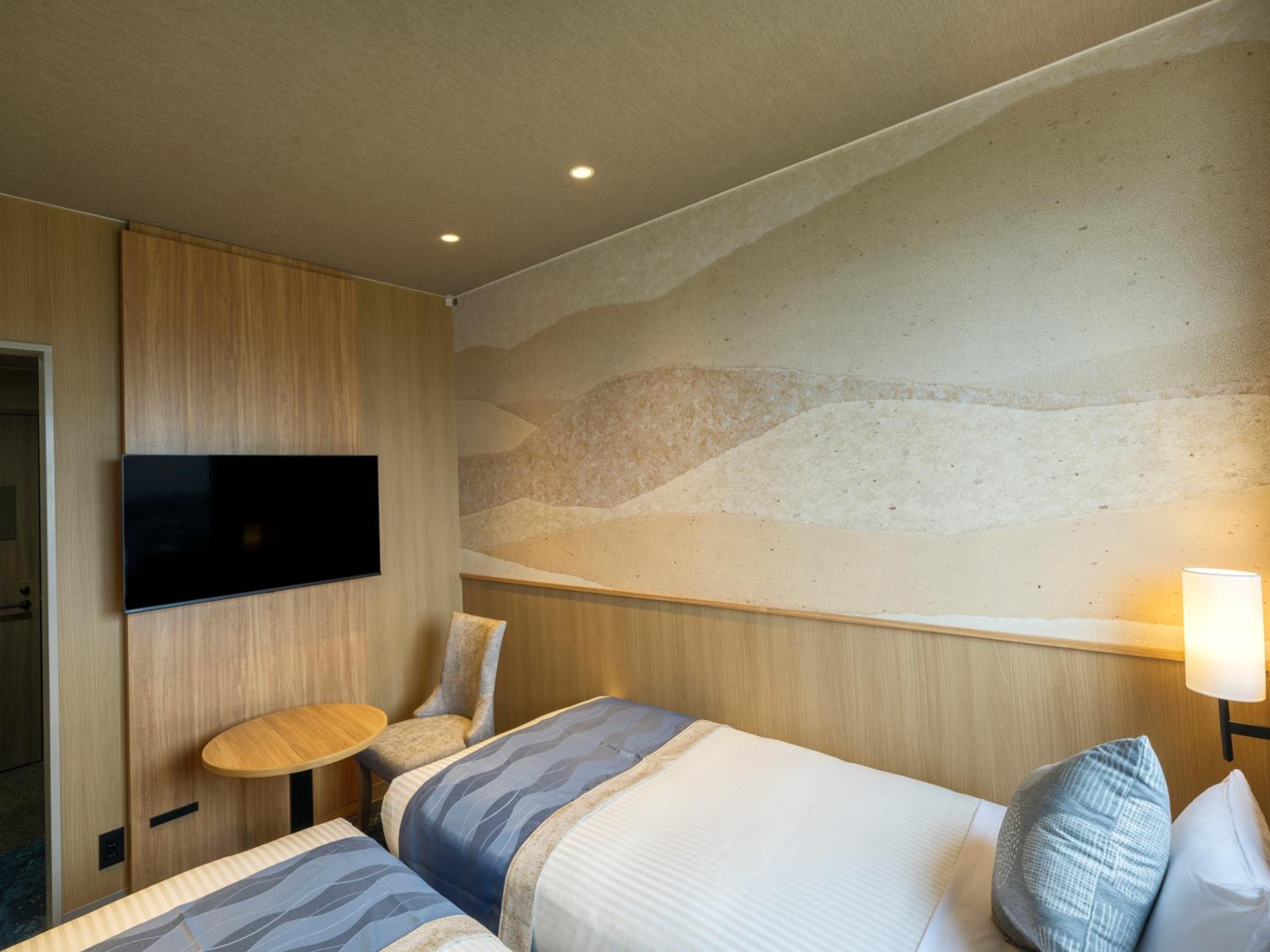 Compact Twin Room with Private Bathroom photo 1