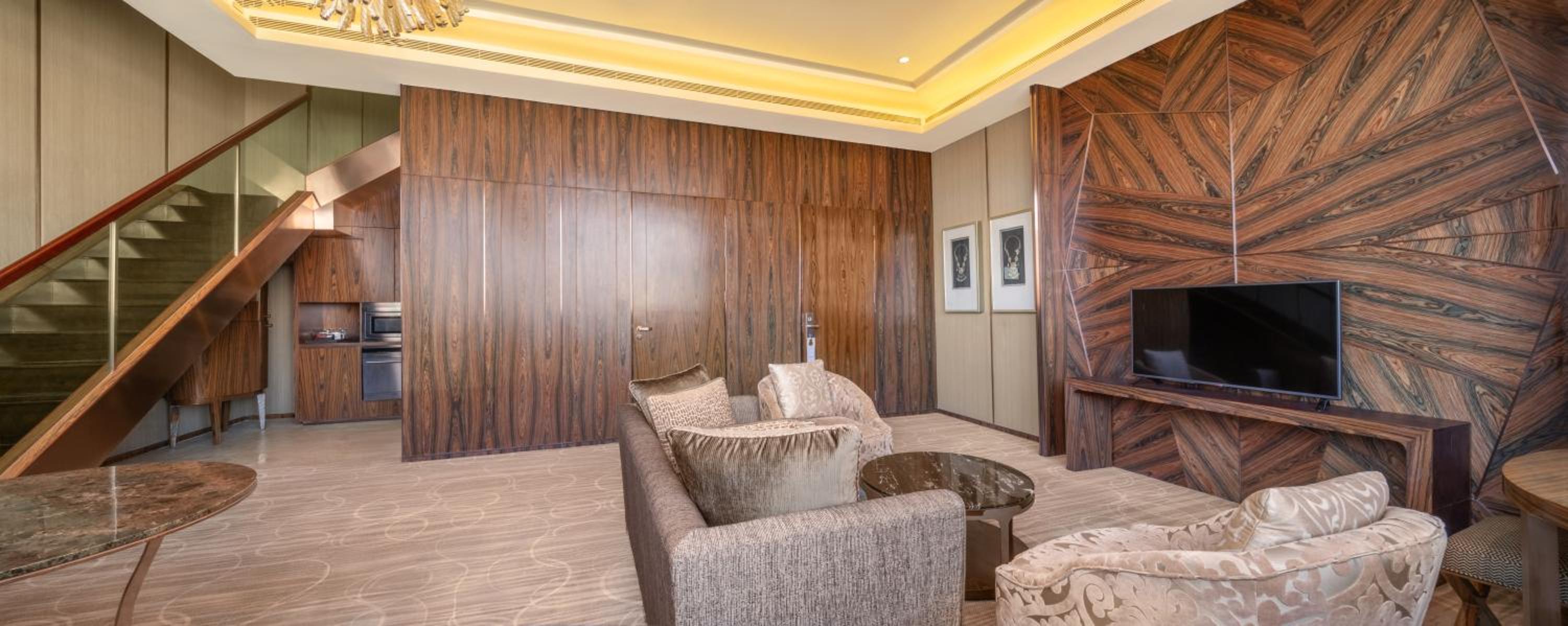 1 King One-Bedroom Suite