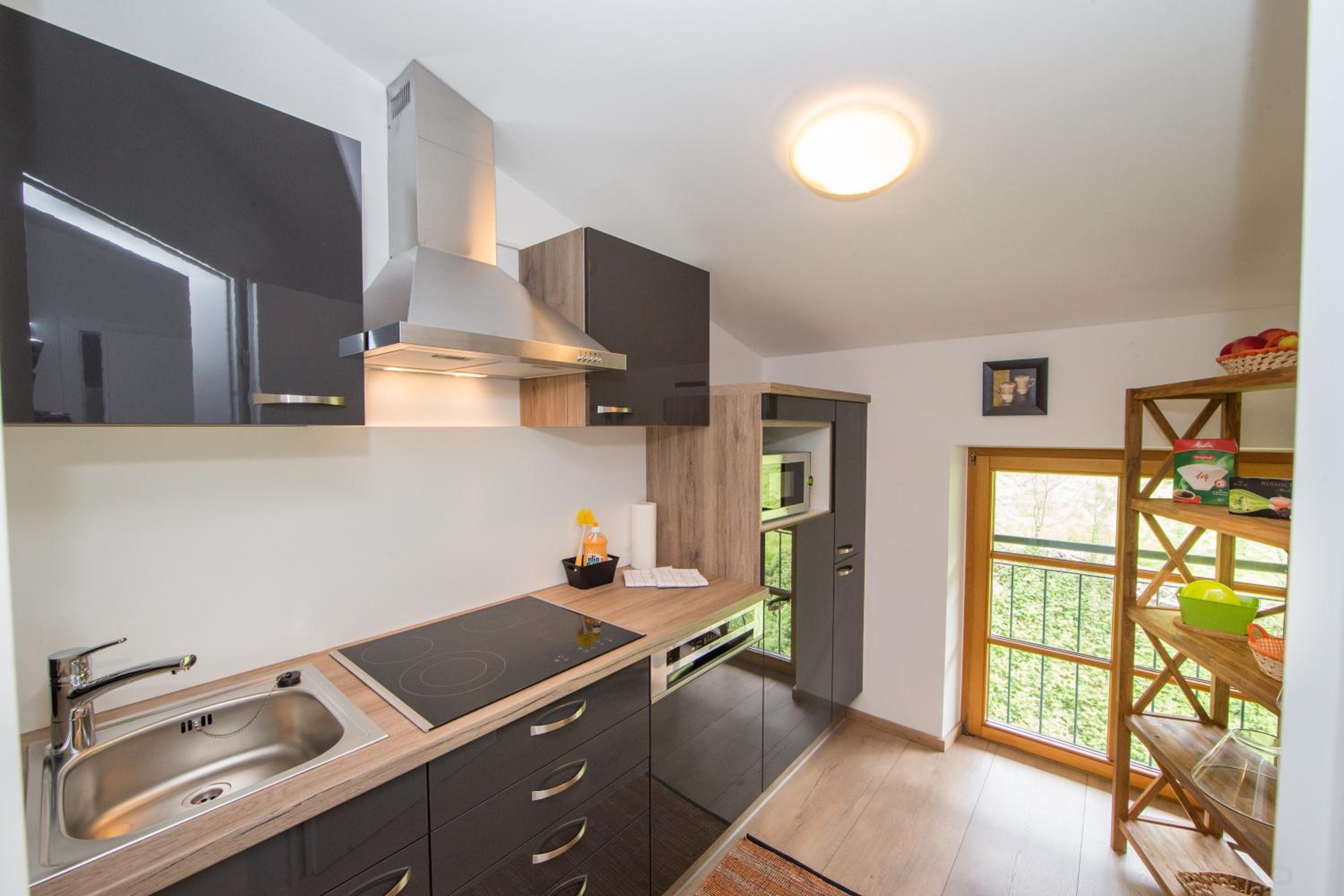 Large One-Bedroom Apartment with Balcony, Top 7 photo 2