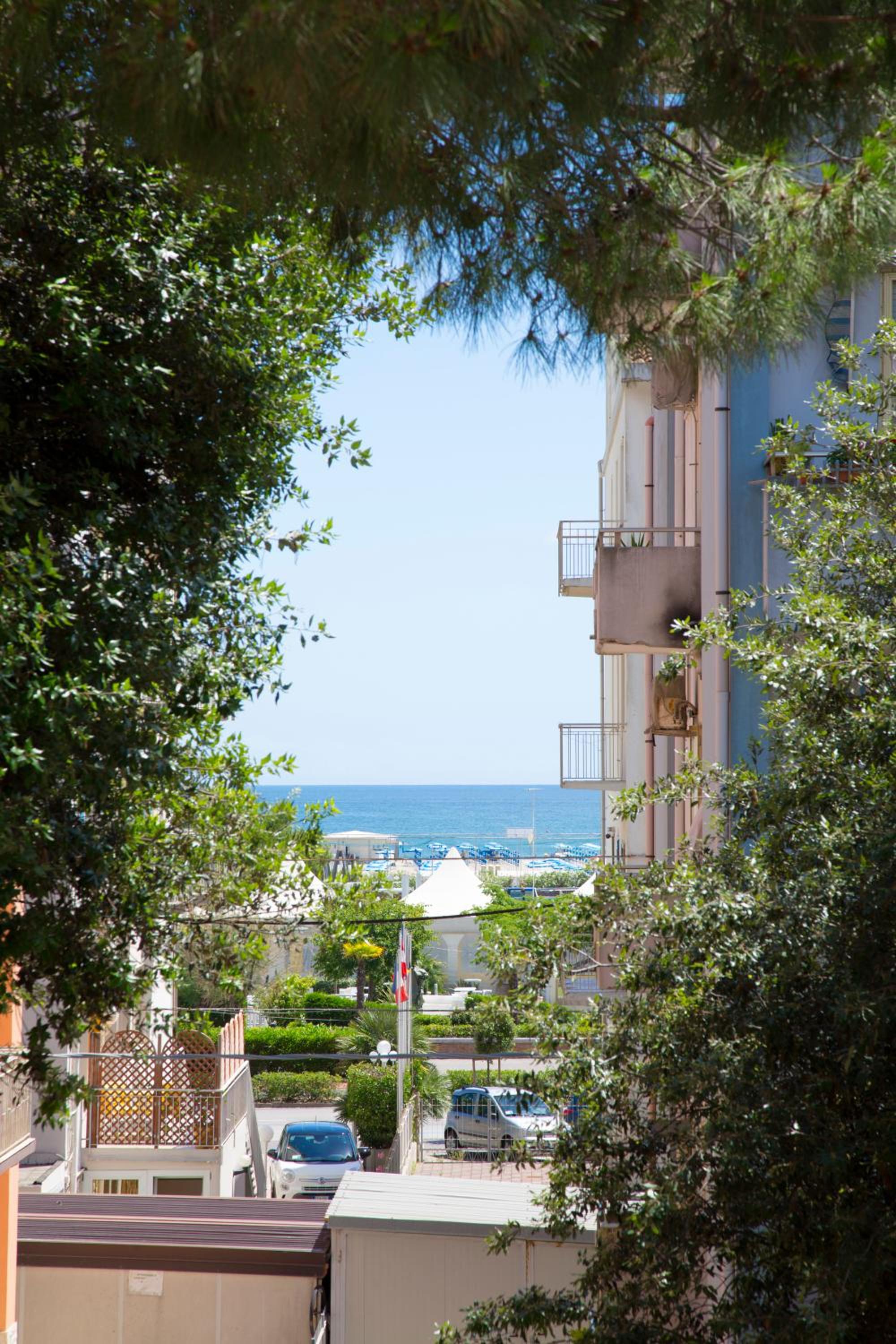 Family Room with Sea View - Photo 4