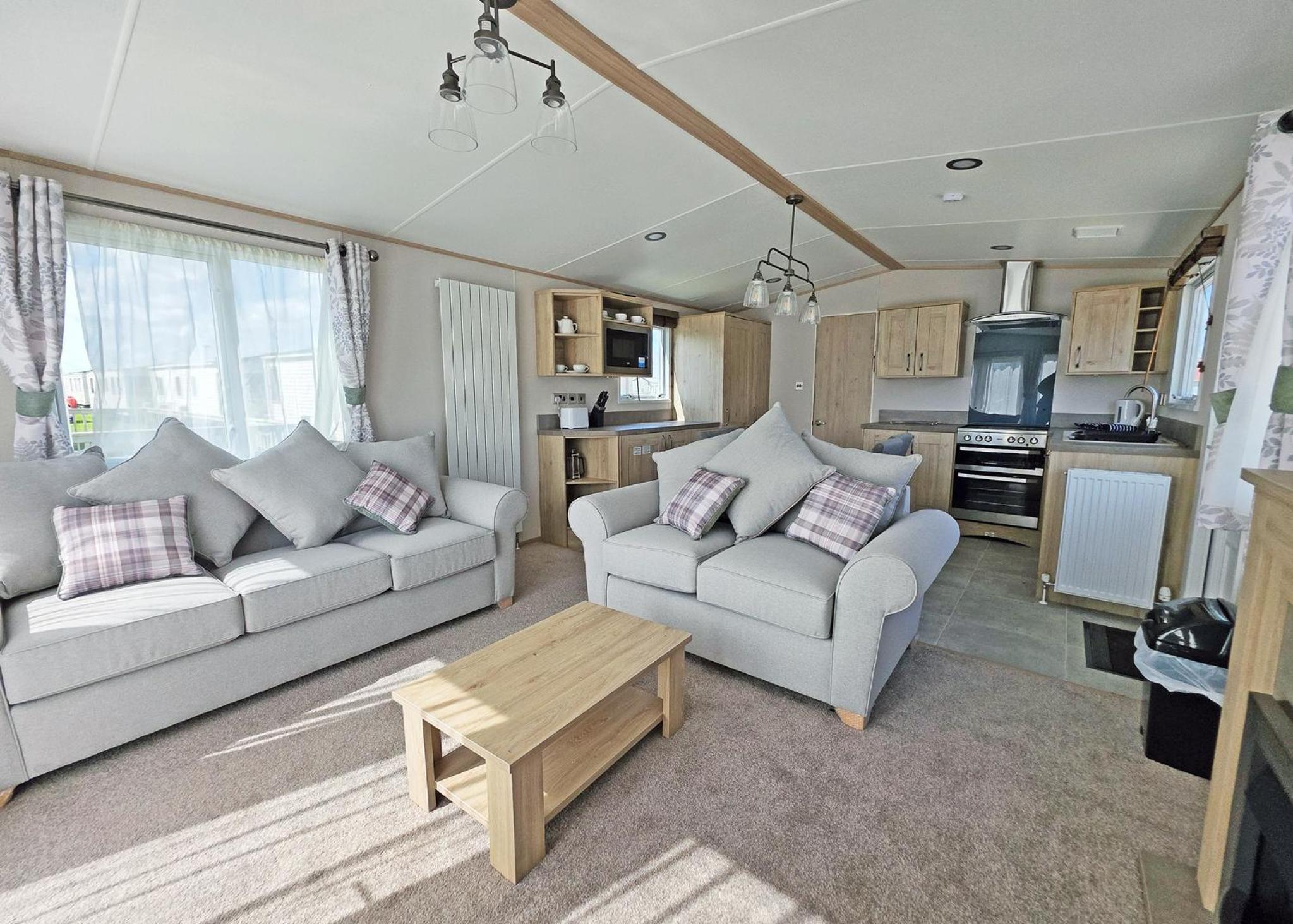 Mobile Home 12 photo 2