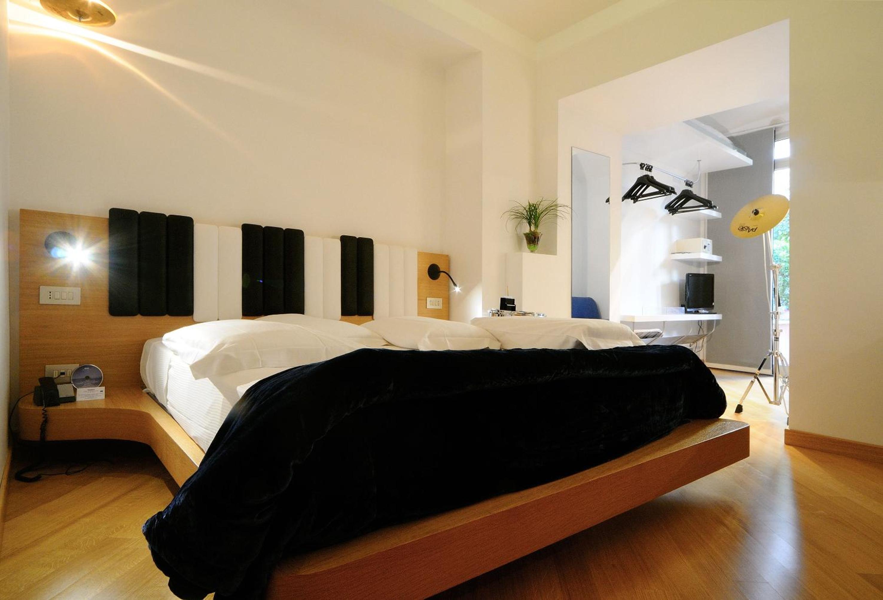Family Room (2 Adults + 2 Children)