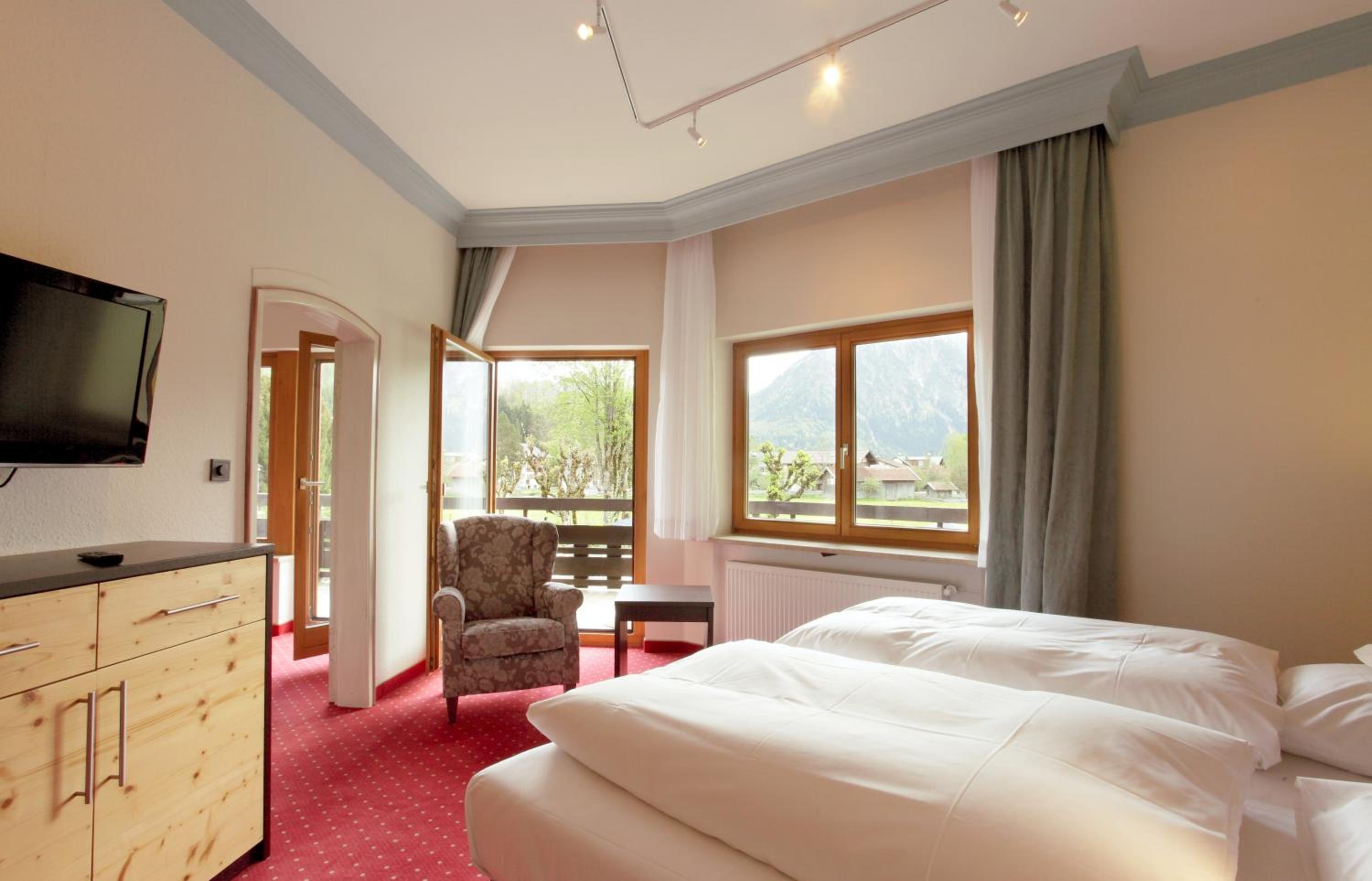 Comfort Apartment with South Balcony and Mountain View