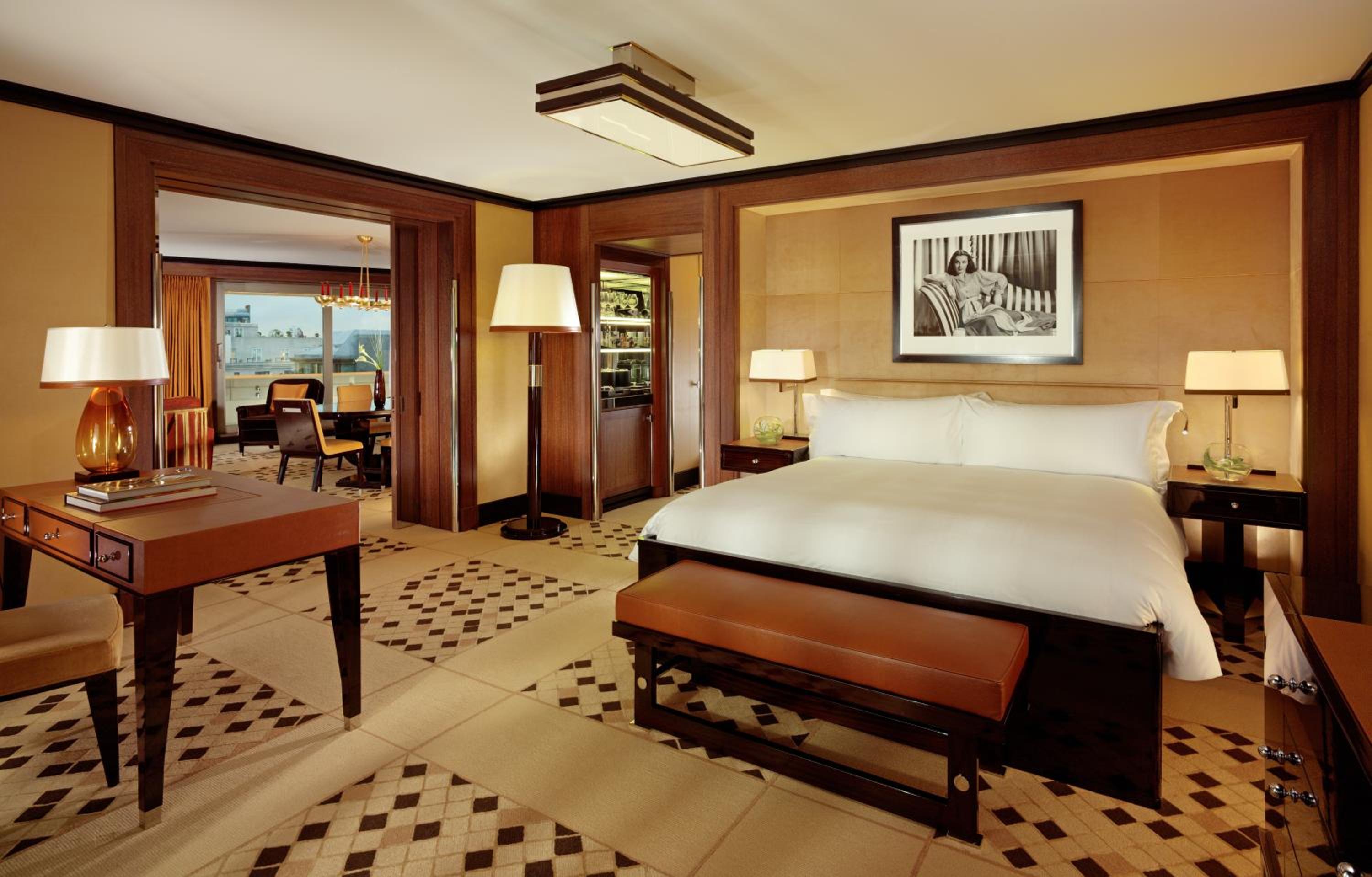 Hyde Park Balcony Suite photo 2