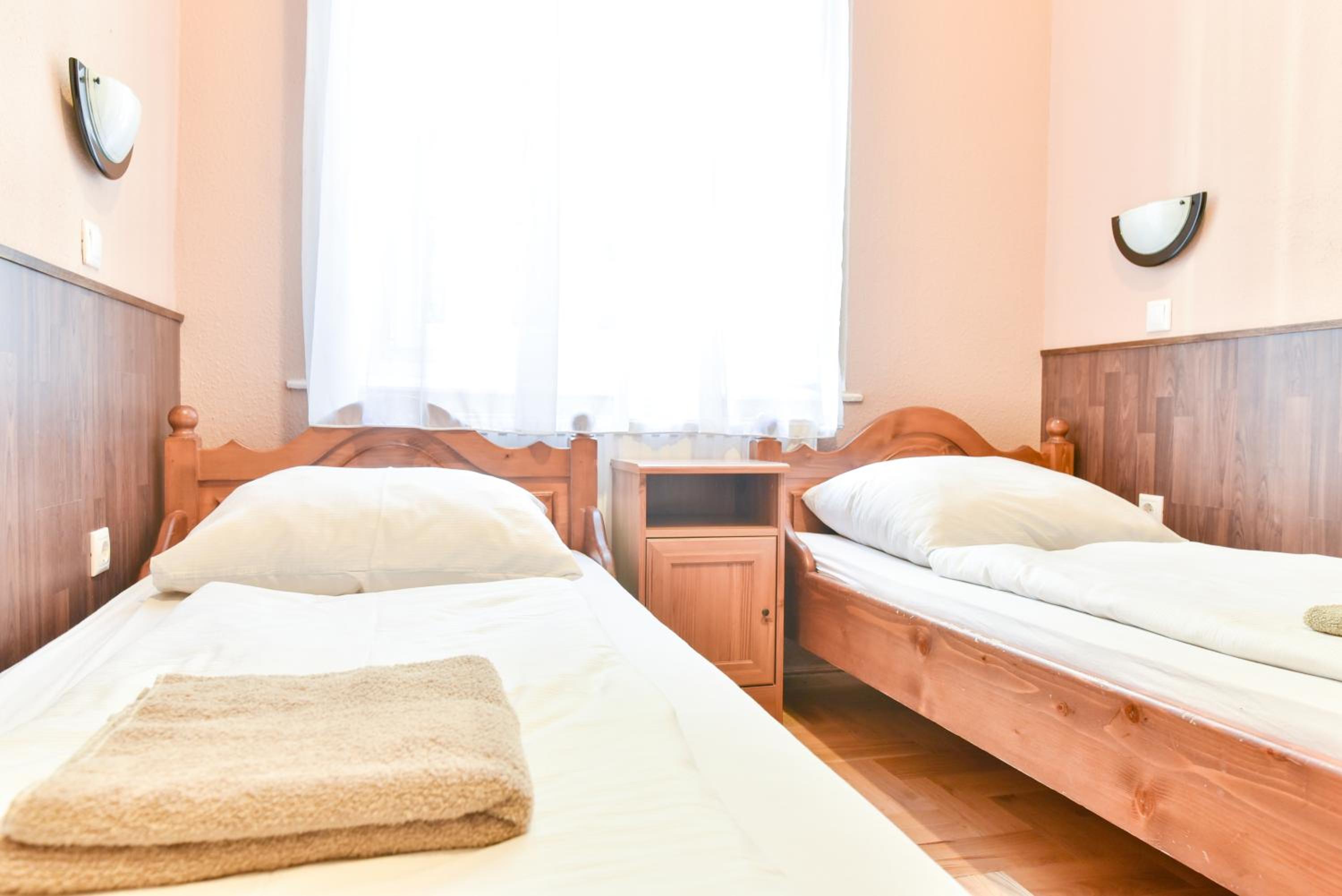 Twin Room - Photo 1