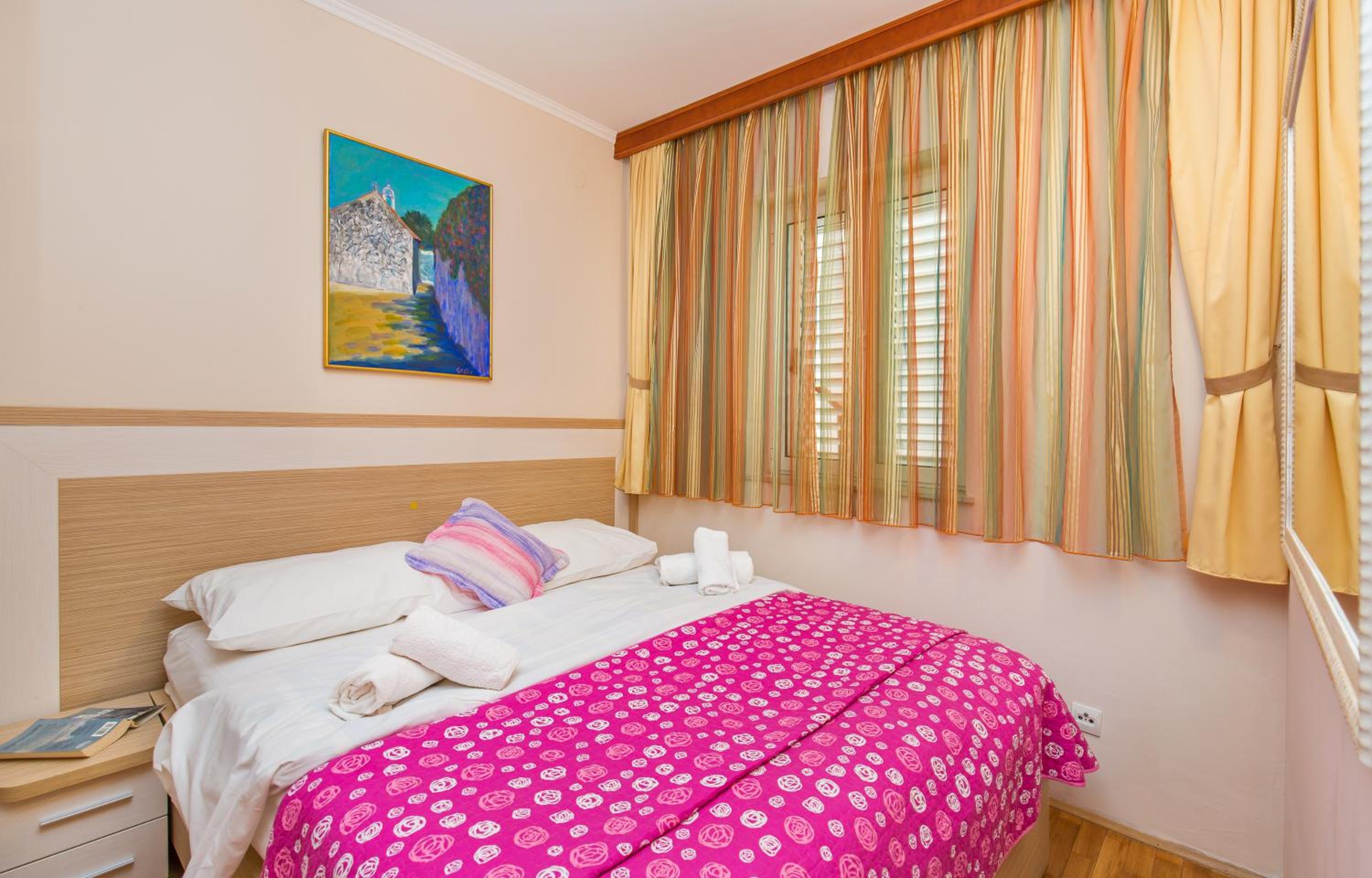 Deluxe Two-Bedroom Apartment with Terrace (6 Adults) thumbnail 6
