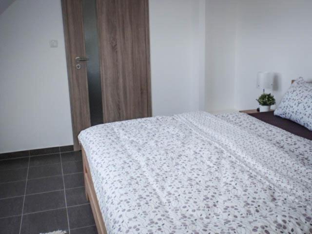 Quintuple Apartment