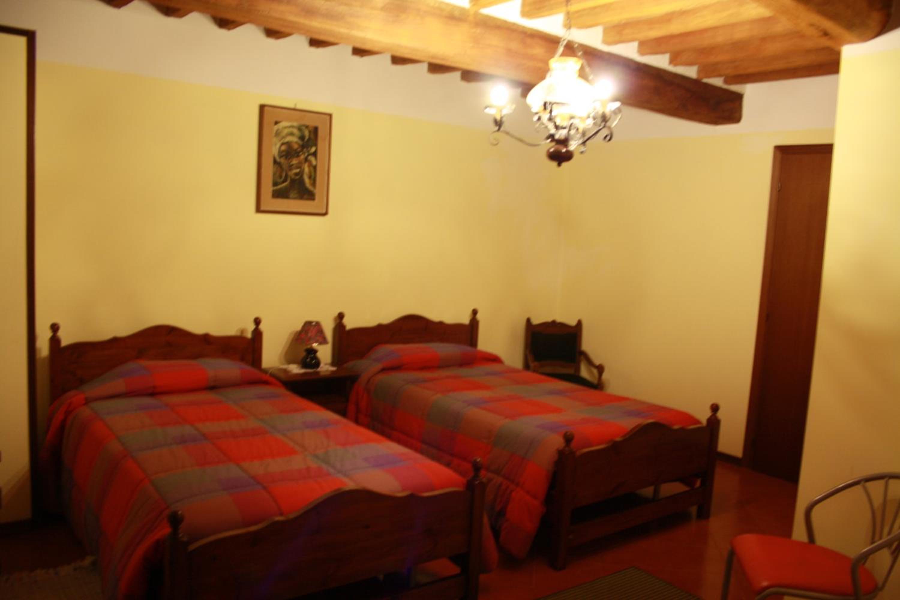 Twin Room with Bathroom - Photo 4