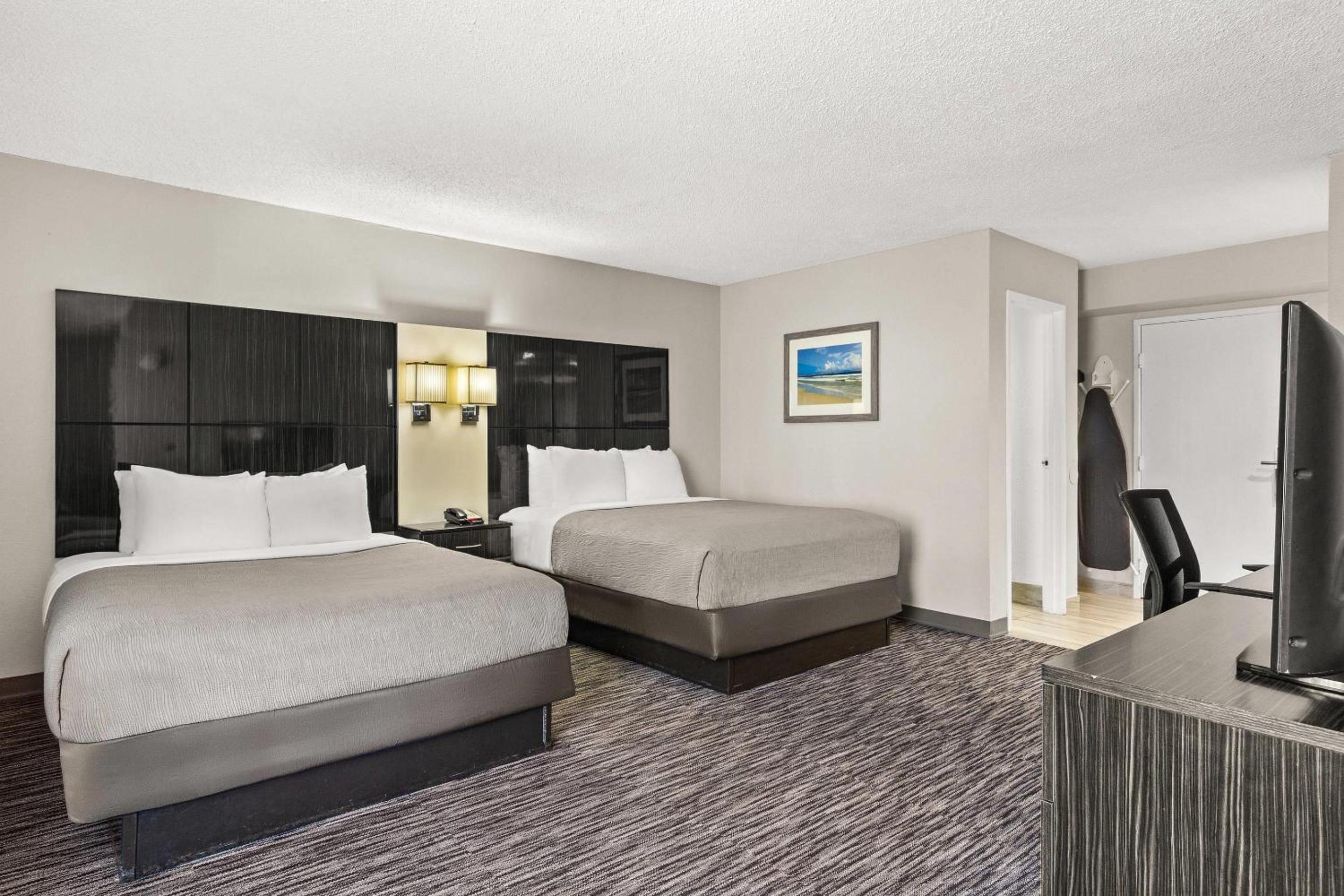 Quadruple Room with Two Queen Beds and Sofa bed - Non Smoking photo 2