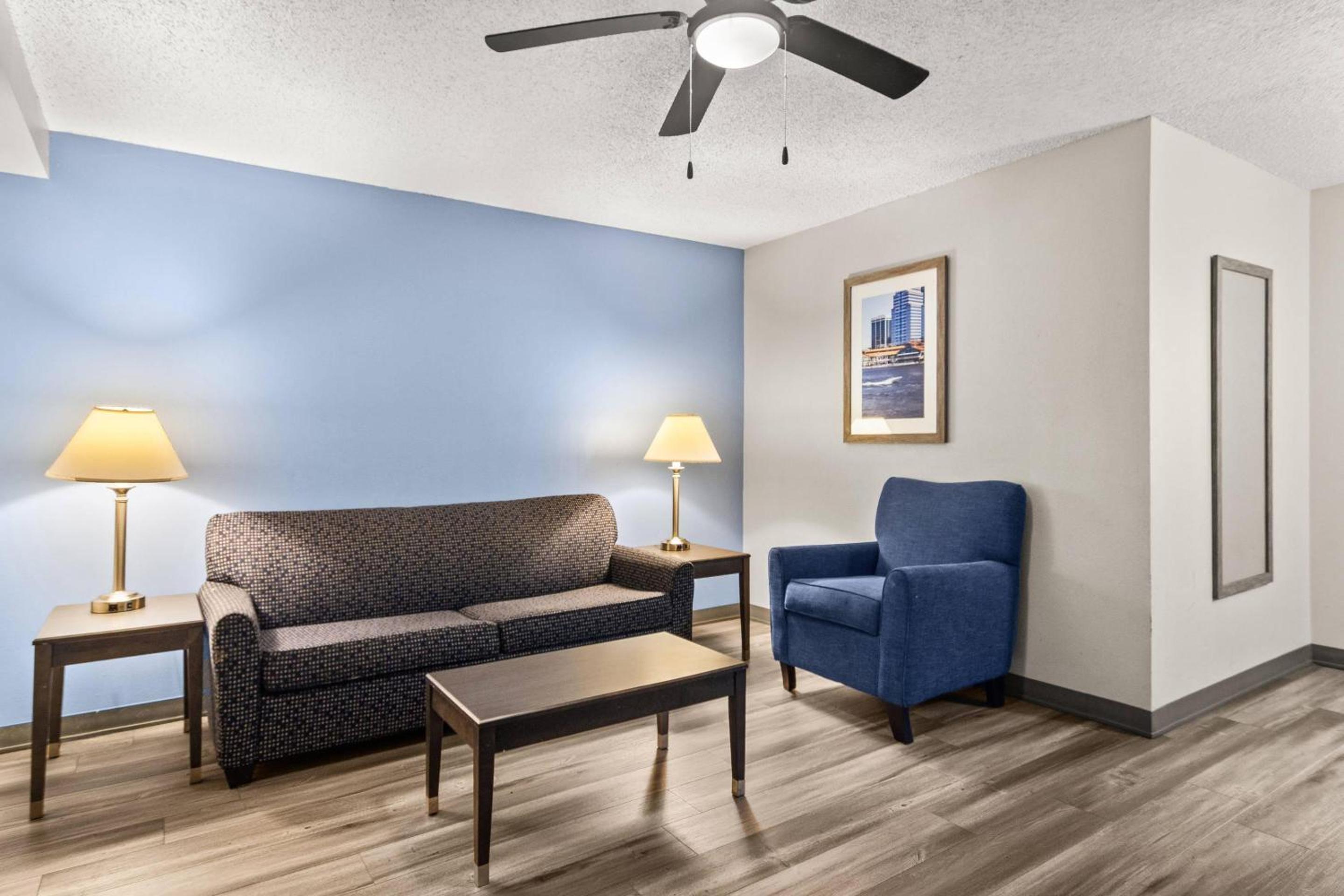 Quadruple Room with Sofa bed - Non Smoking - Photo 5