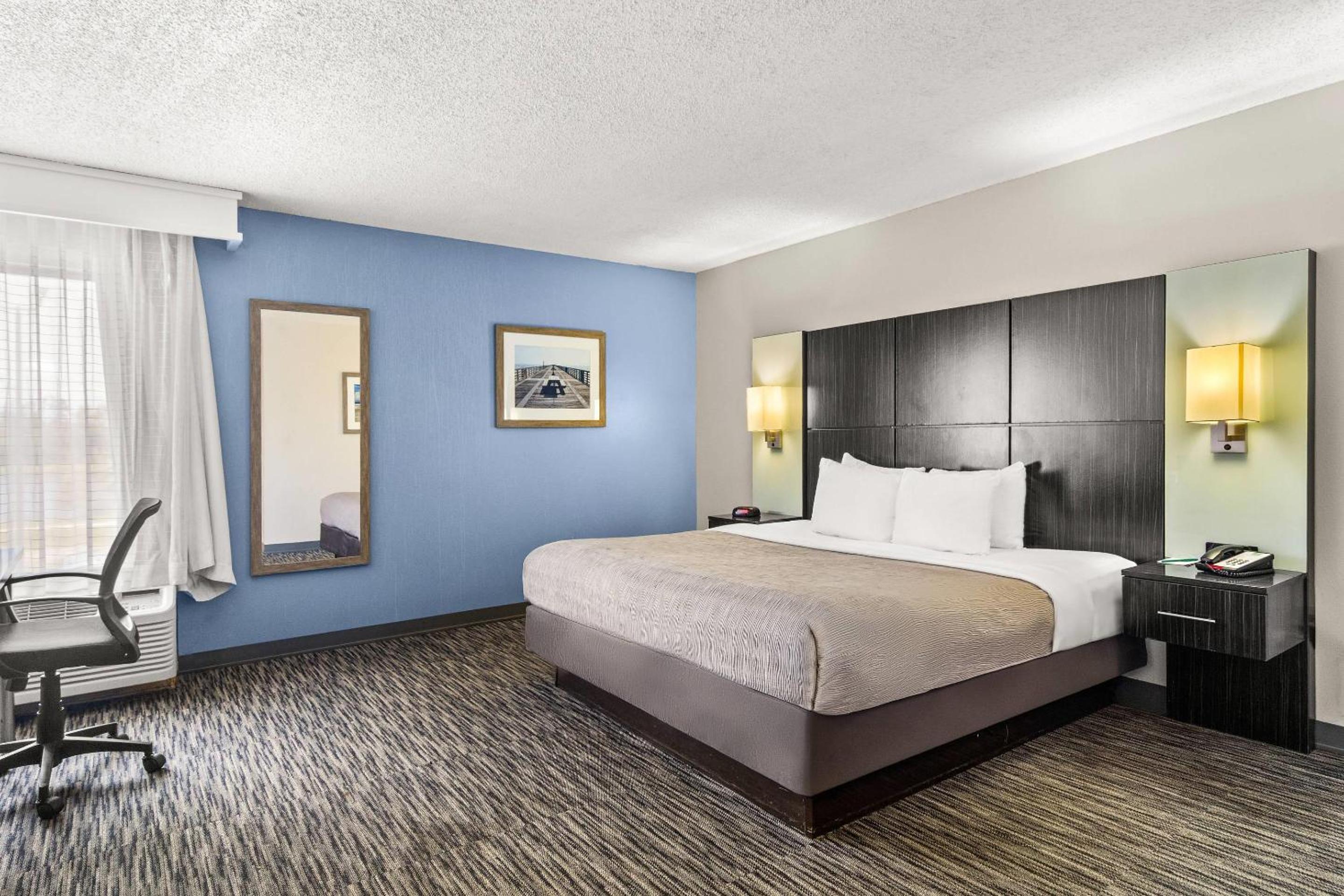 King Room - Non Smoking - Photo 7