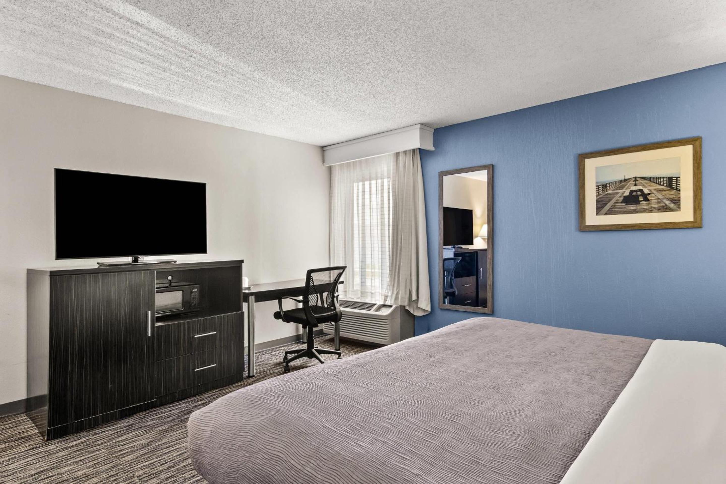 King Room - Non Smoking - Photo 8