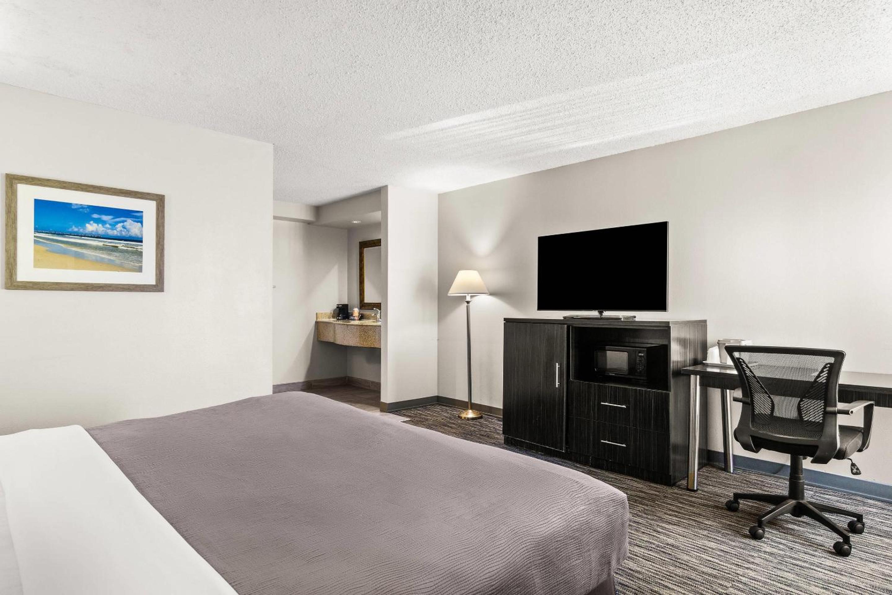 King Room - Non Smoking - Photo 10