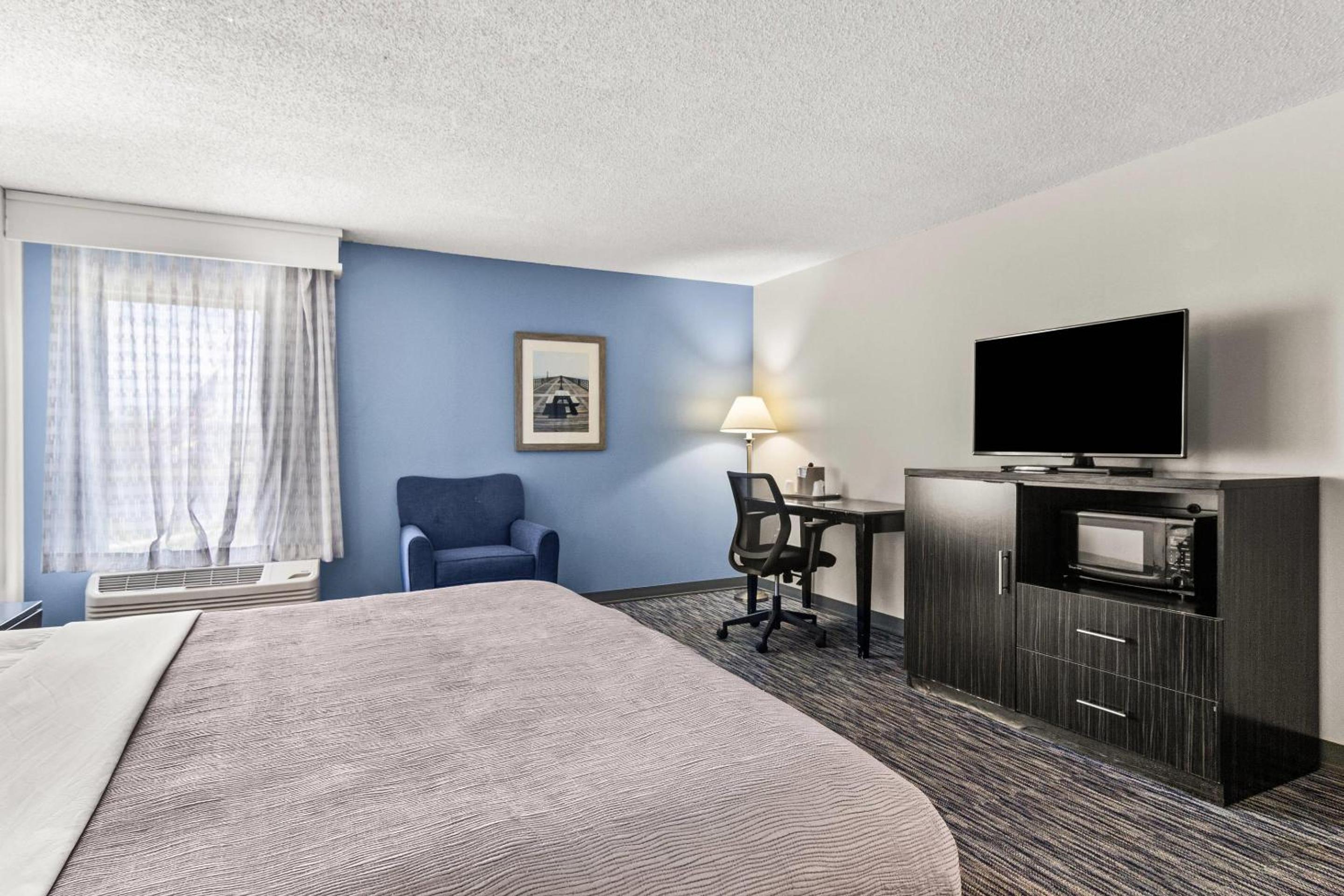 King Room - Non Smoking - Photo 11