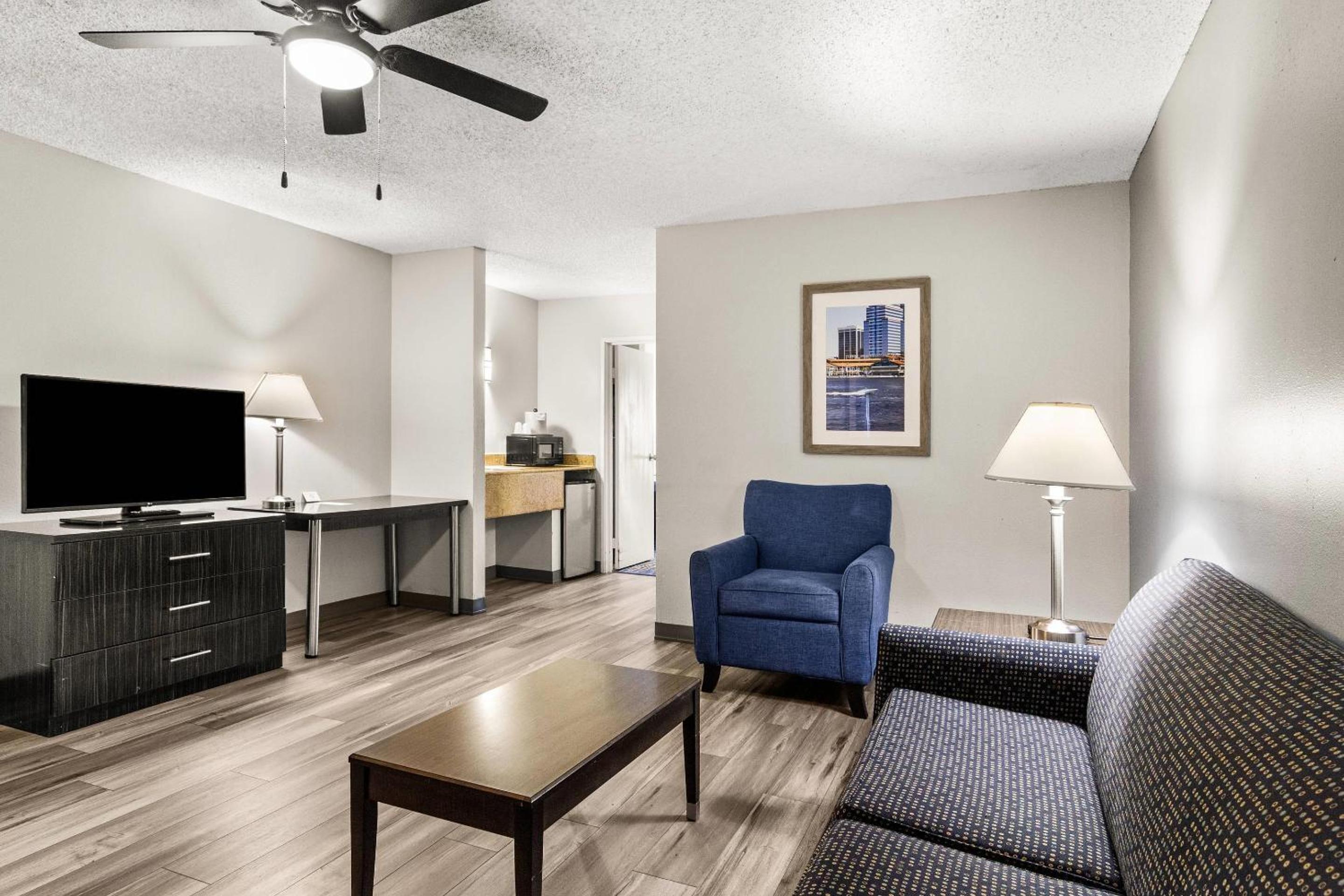 Quadruple Room with Sofa bed - Non Smoking - Photo 11