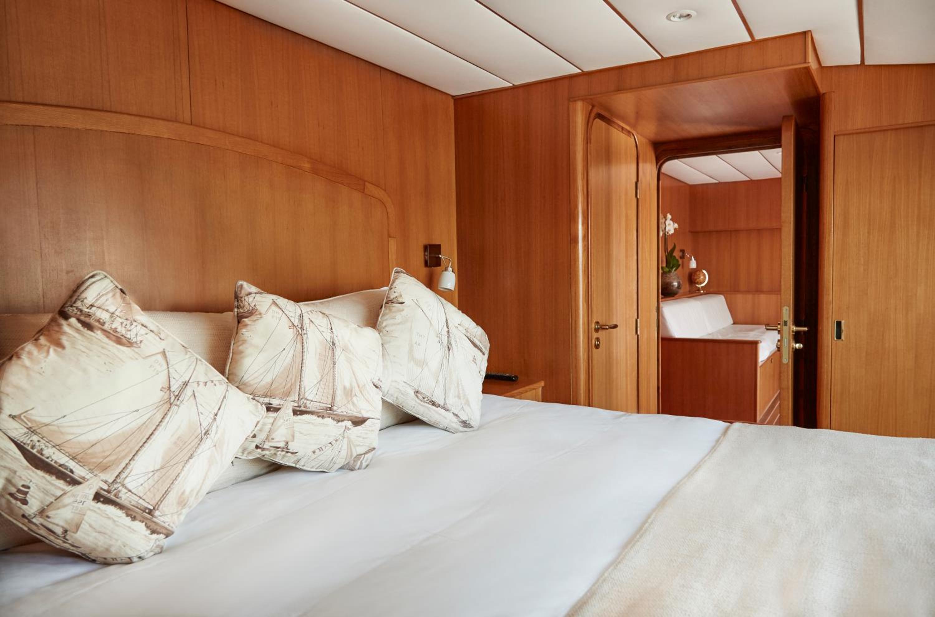 Yacht Cabin Suite with terrace and Sea View