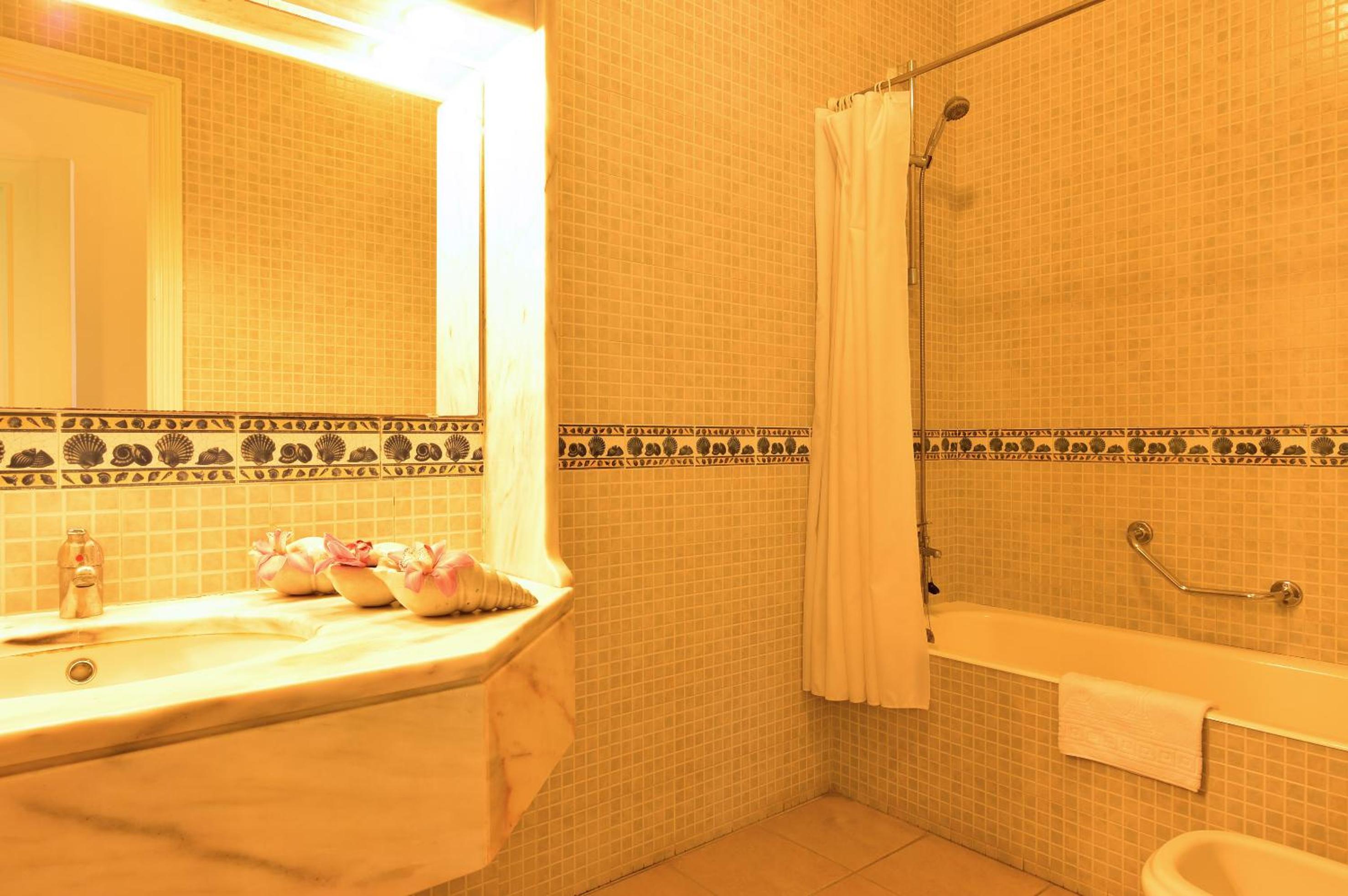Classic Double or Twin Room - Photo 3