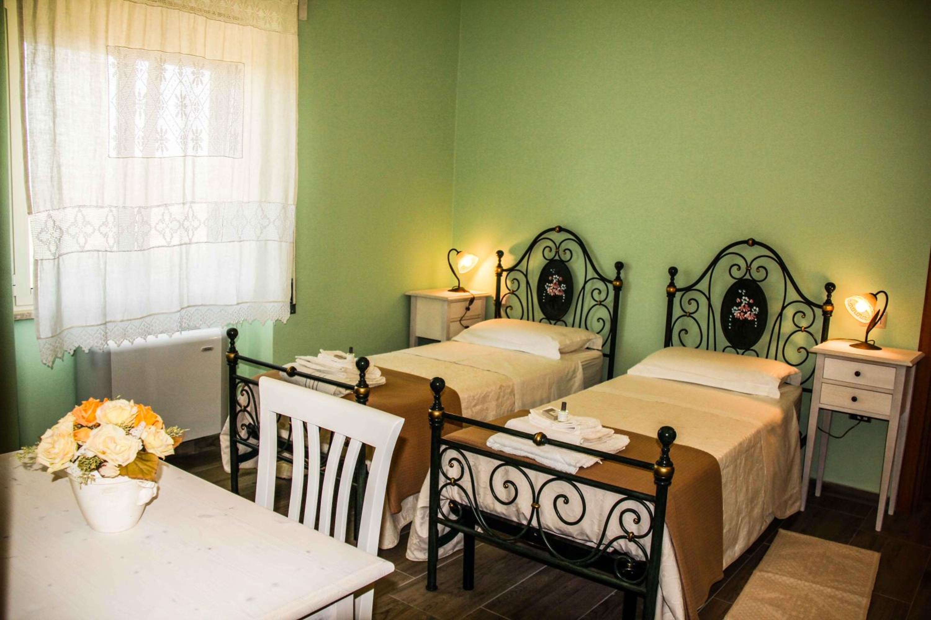 Double or Twin Room with Private Bathroom photo 3