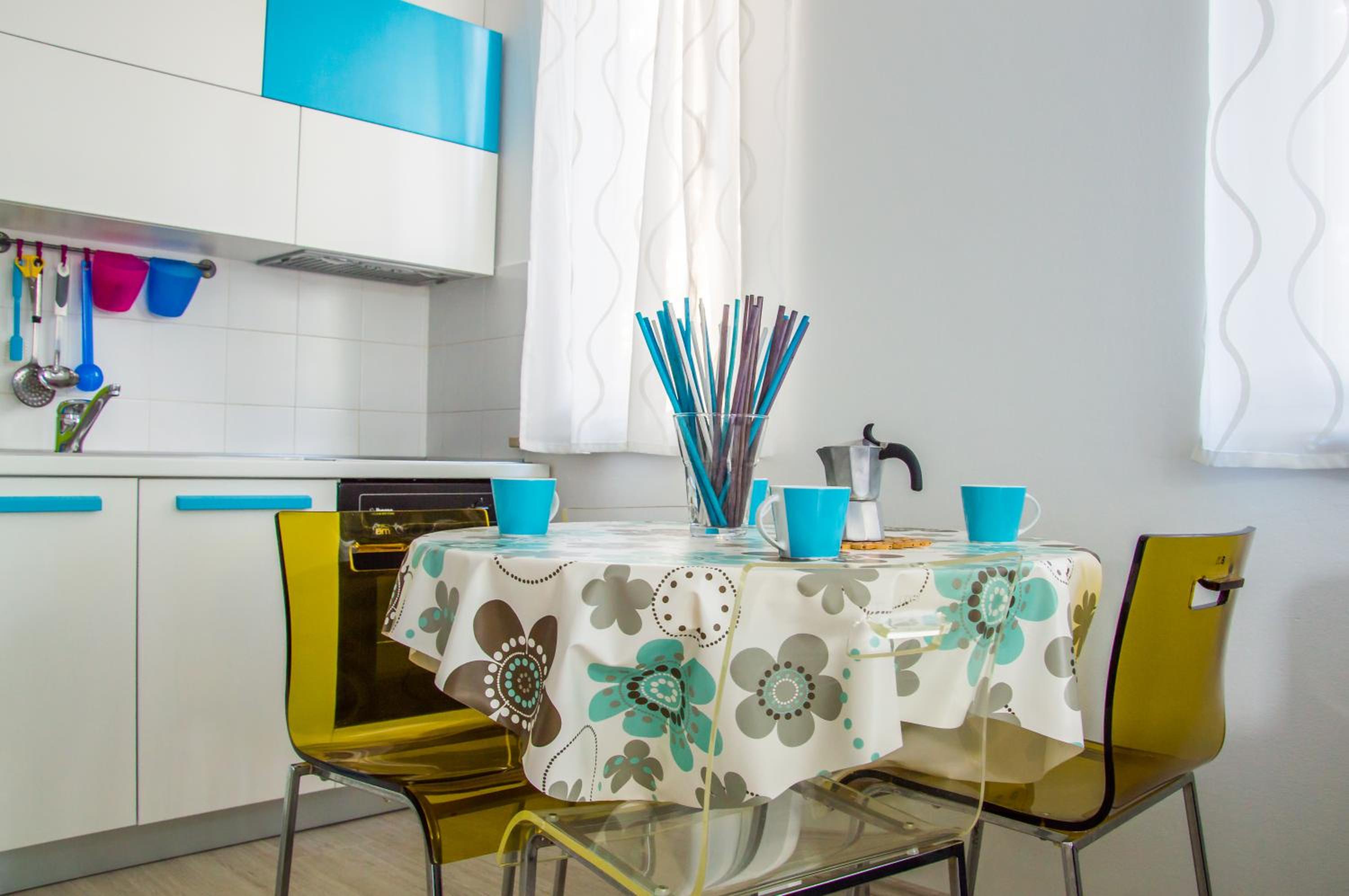 Apartment with Balcony - Photo 6
