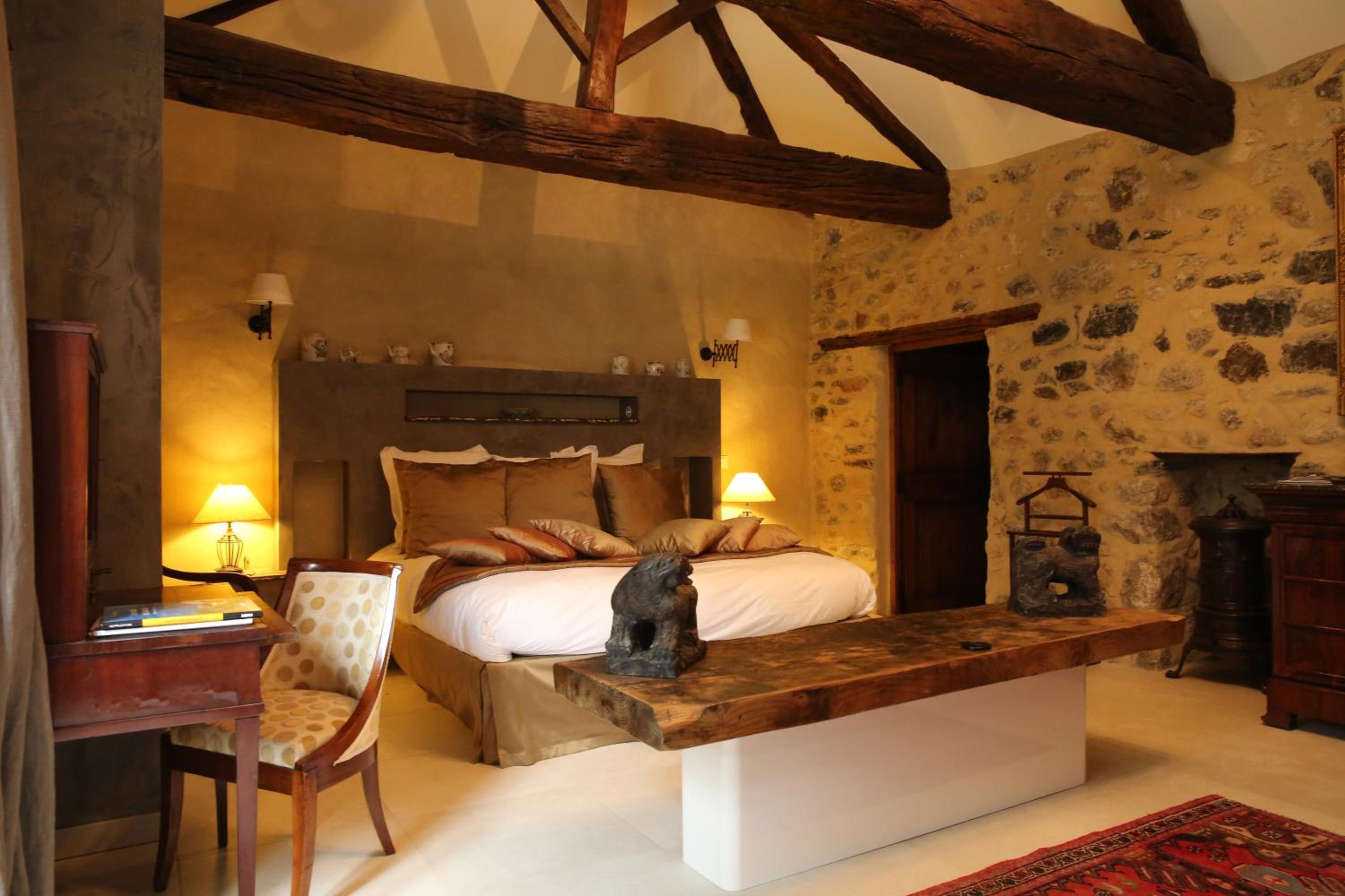 Deluxe King Suite photo 1