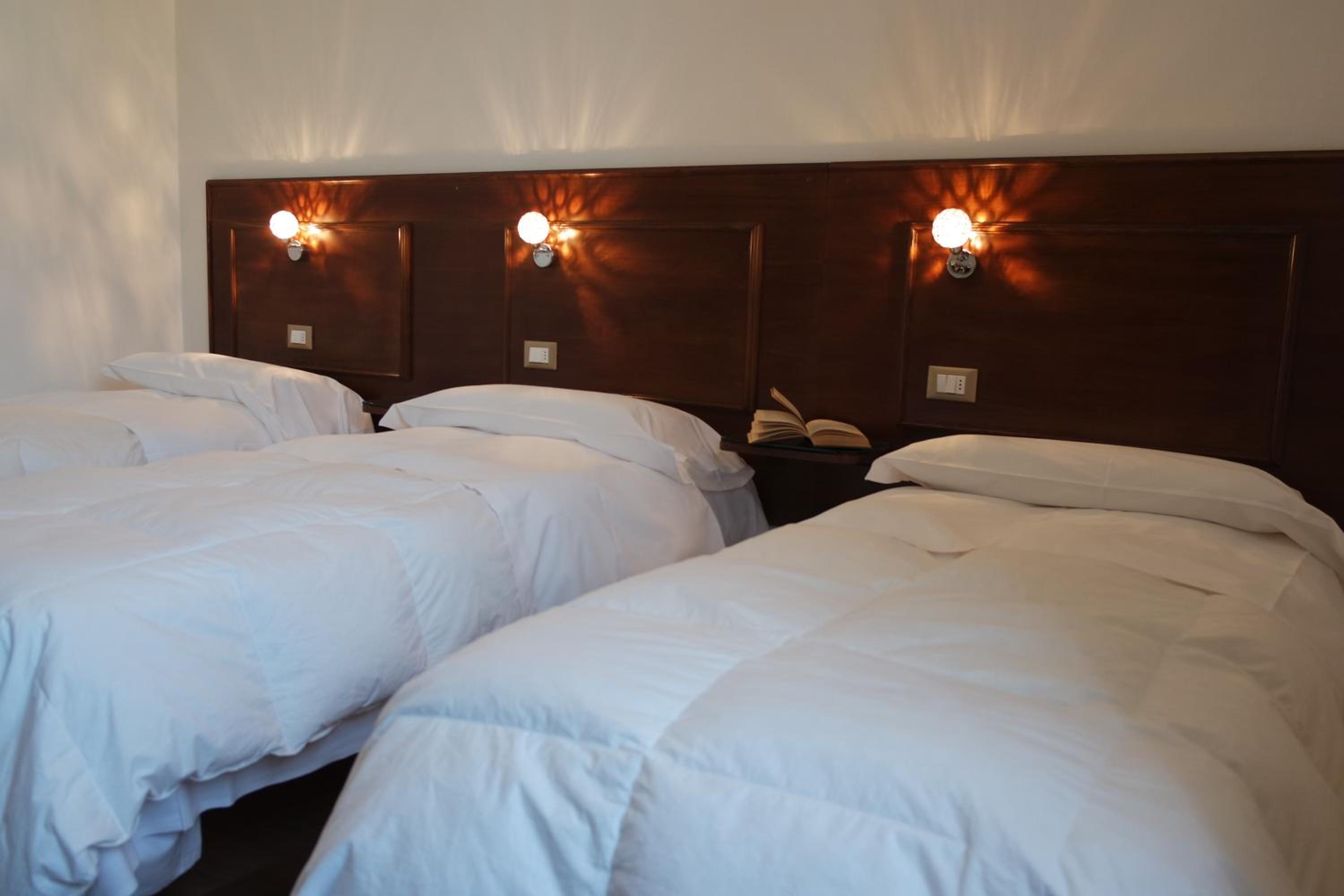 Standard Triple Room - Photo 2