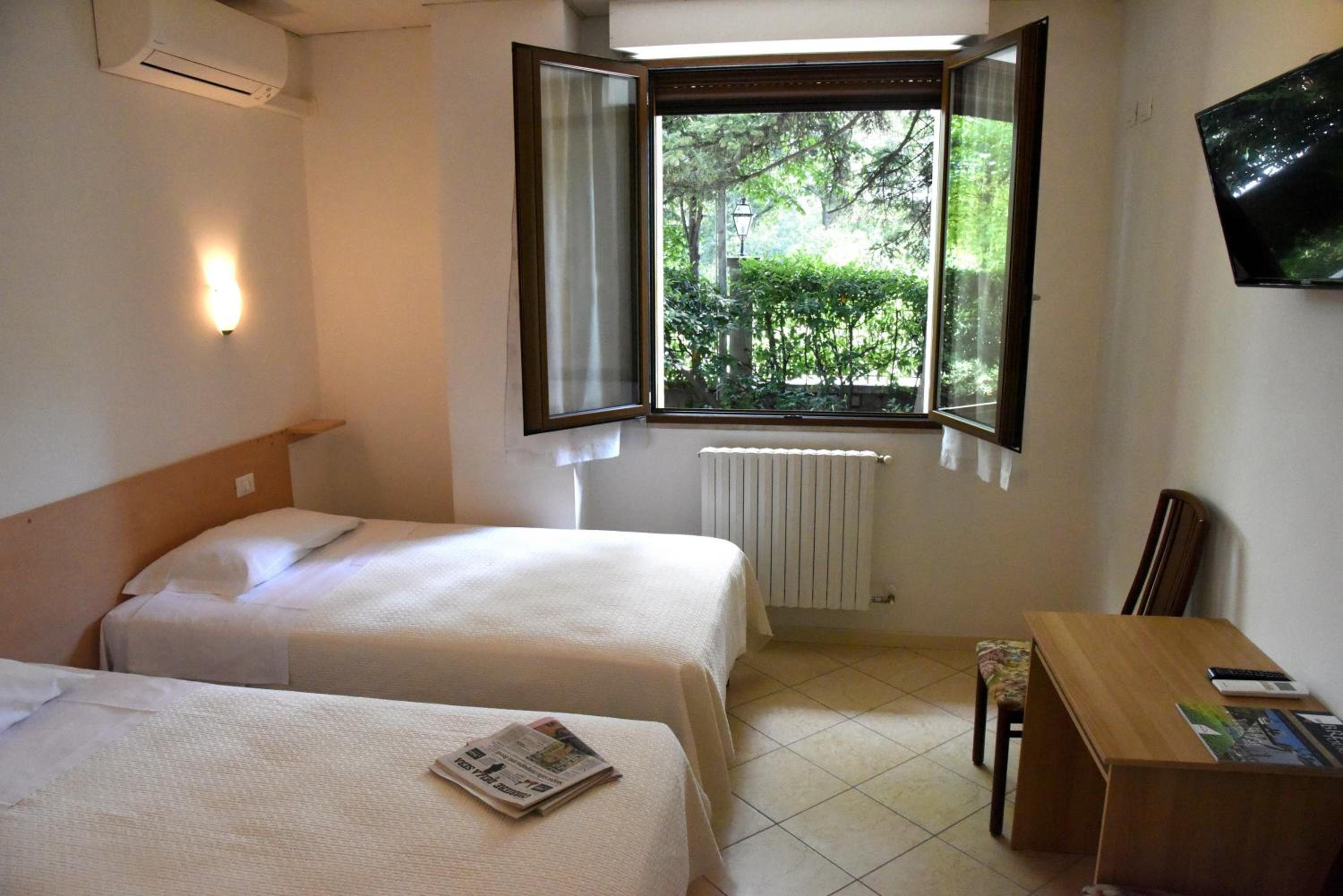 Twin Room - Photo 1
