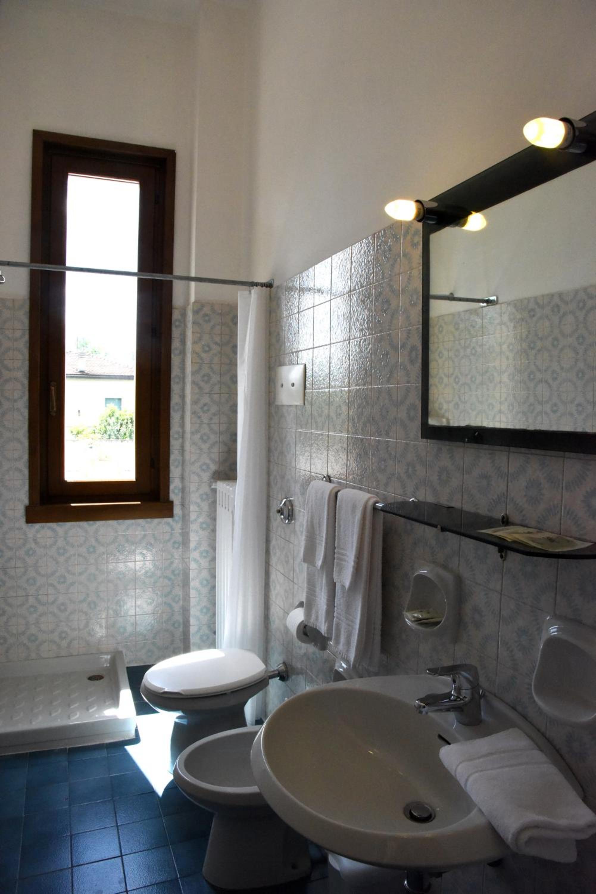 Standard Triple Room - Photo 4