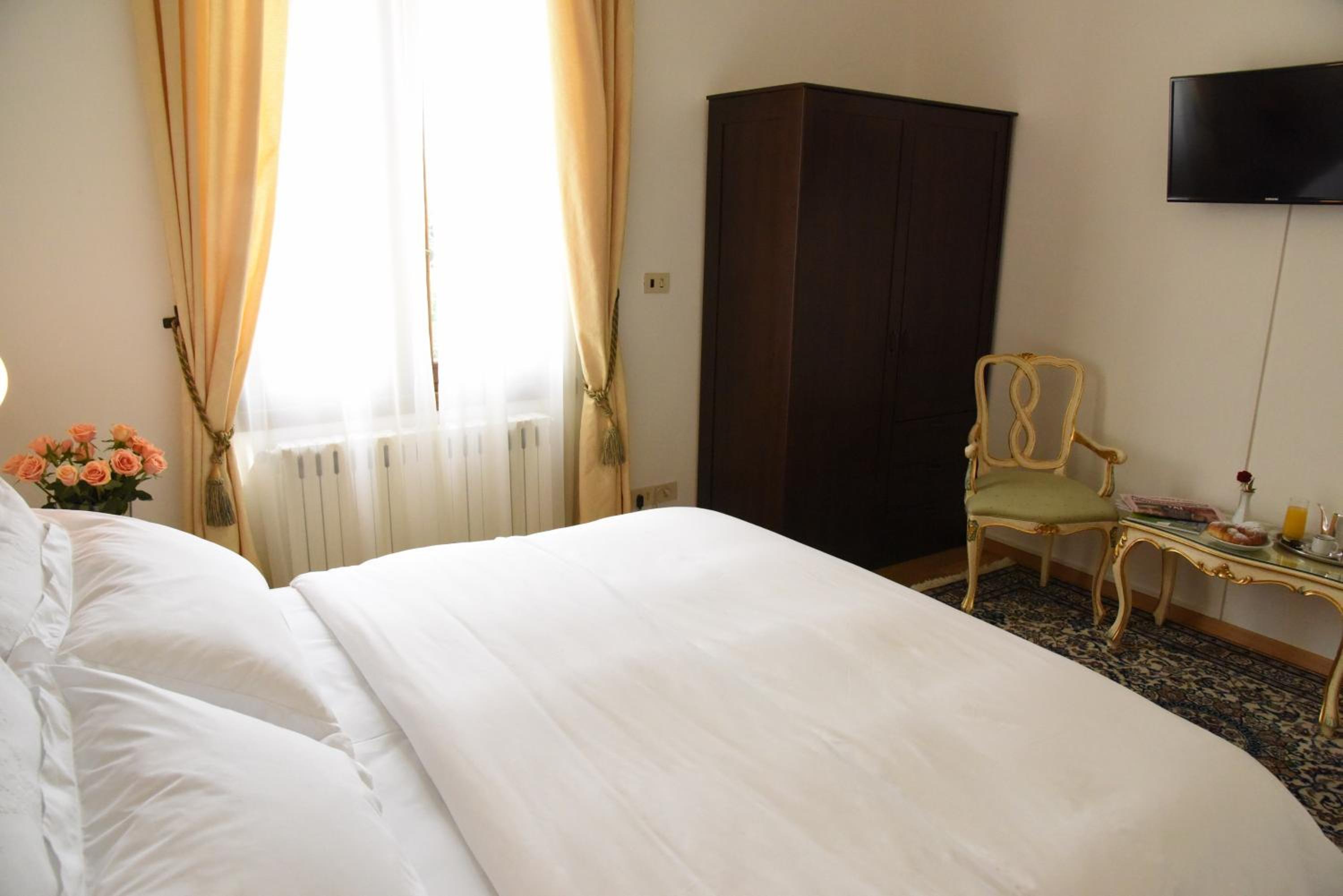 Double Room - Photo 6