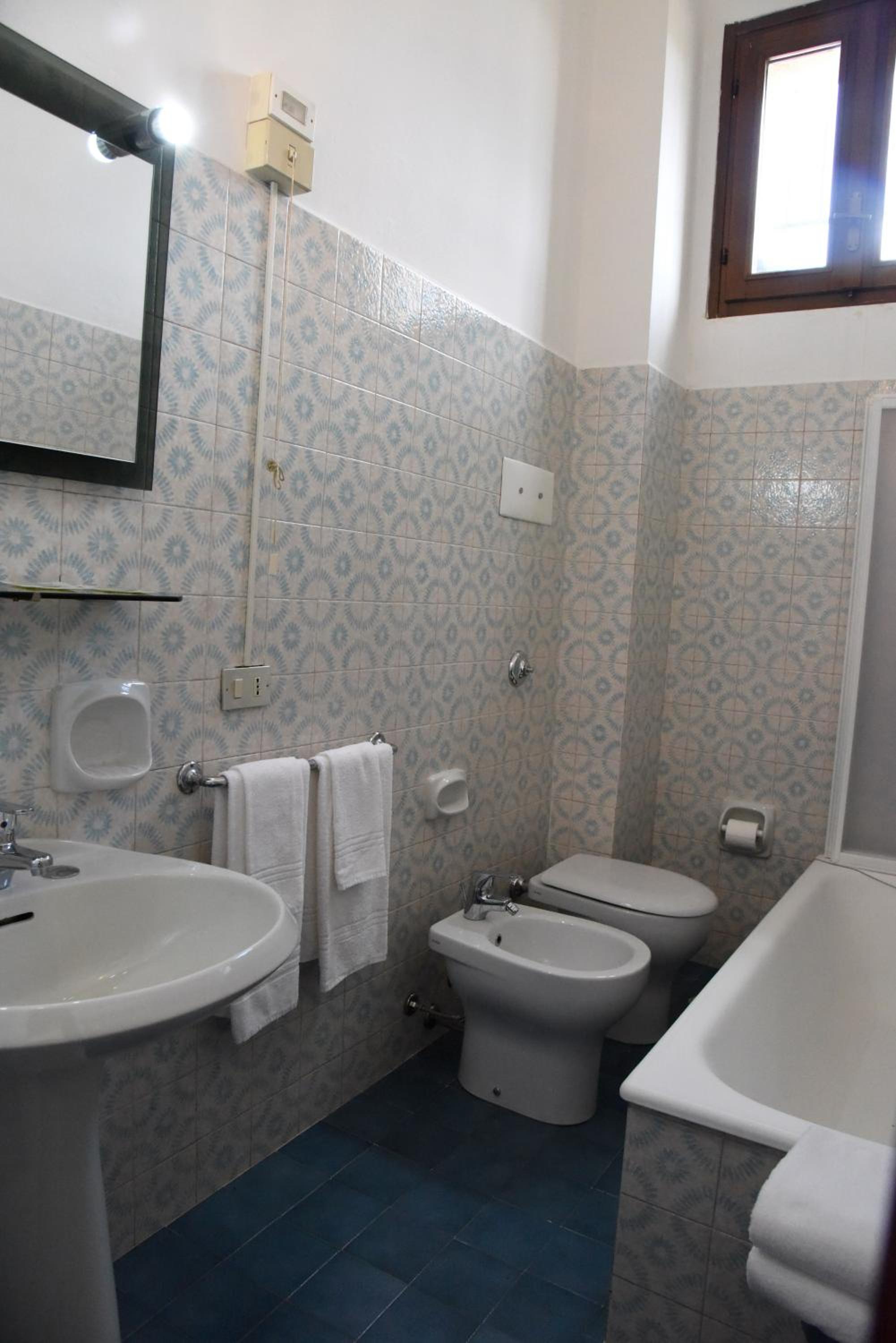 Double Room - Photo 11