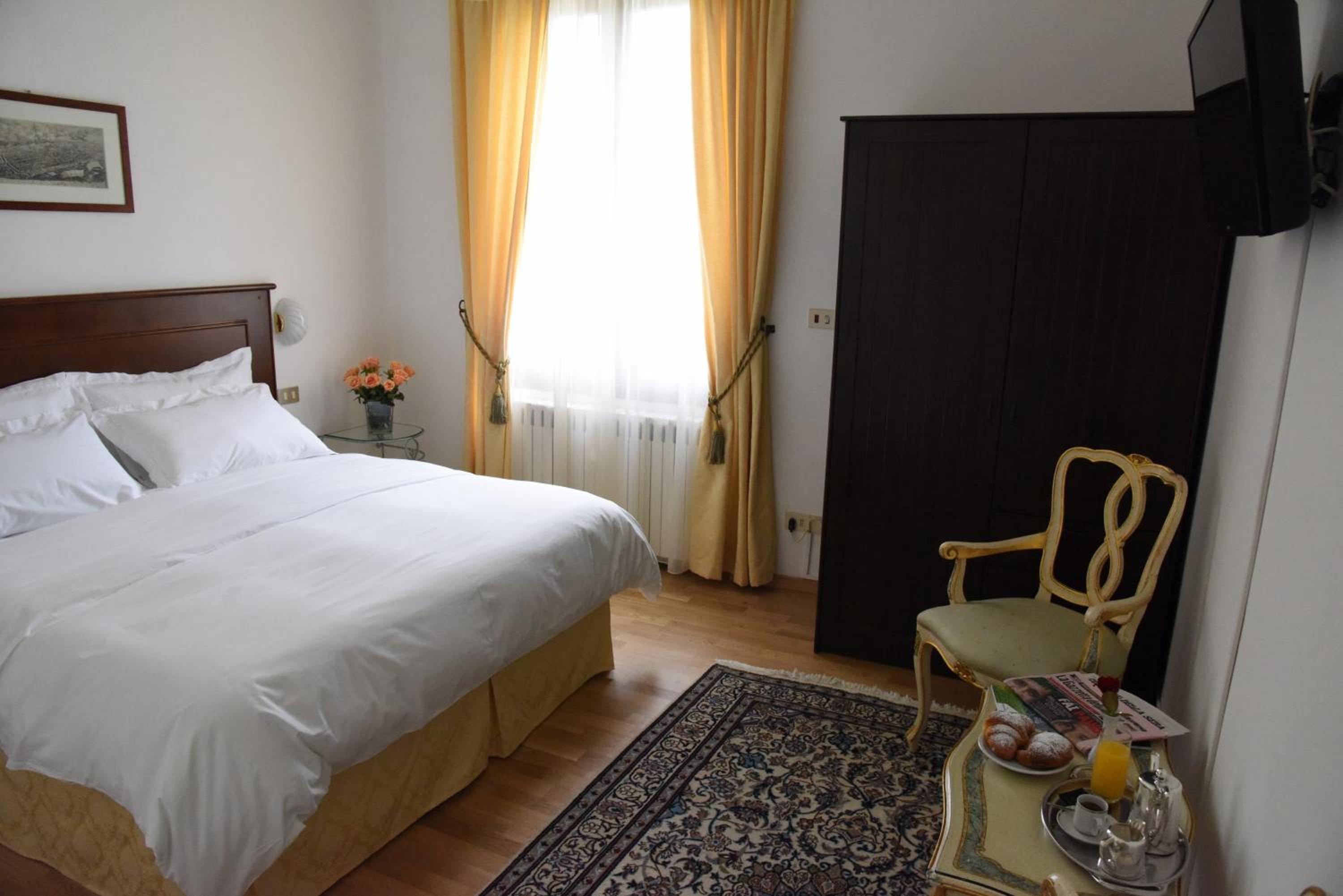 Double Room - Photo 5