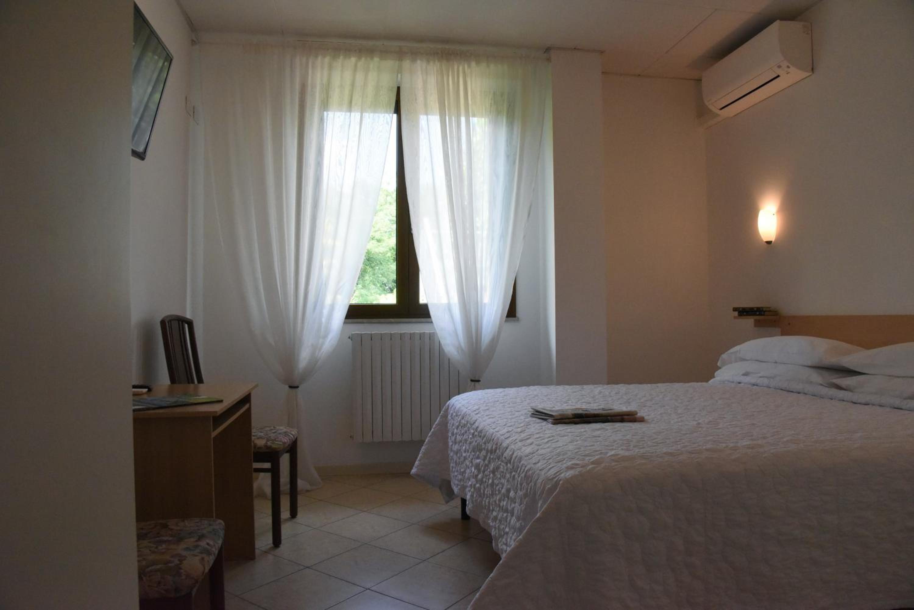 Standard Double Room - Photo 6