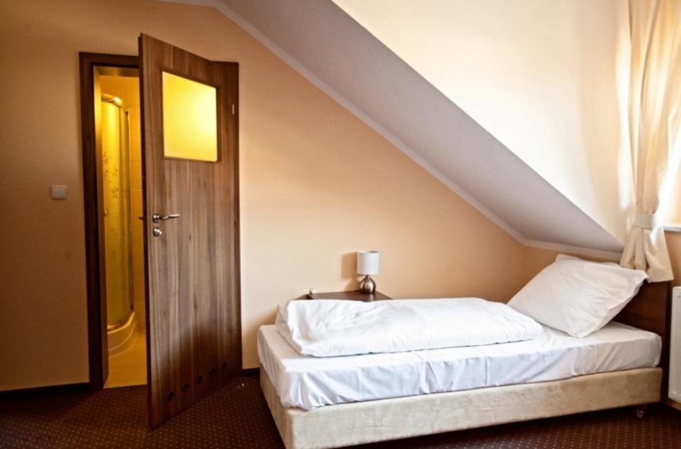 Double or Twin Room - Photo 3