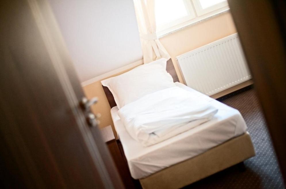 Double or Twin Room - Photo 4
