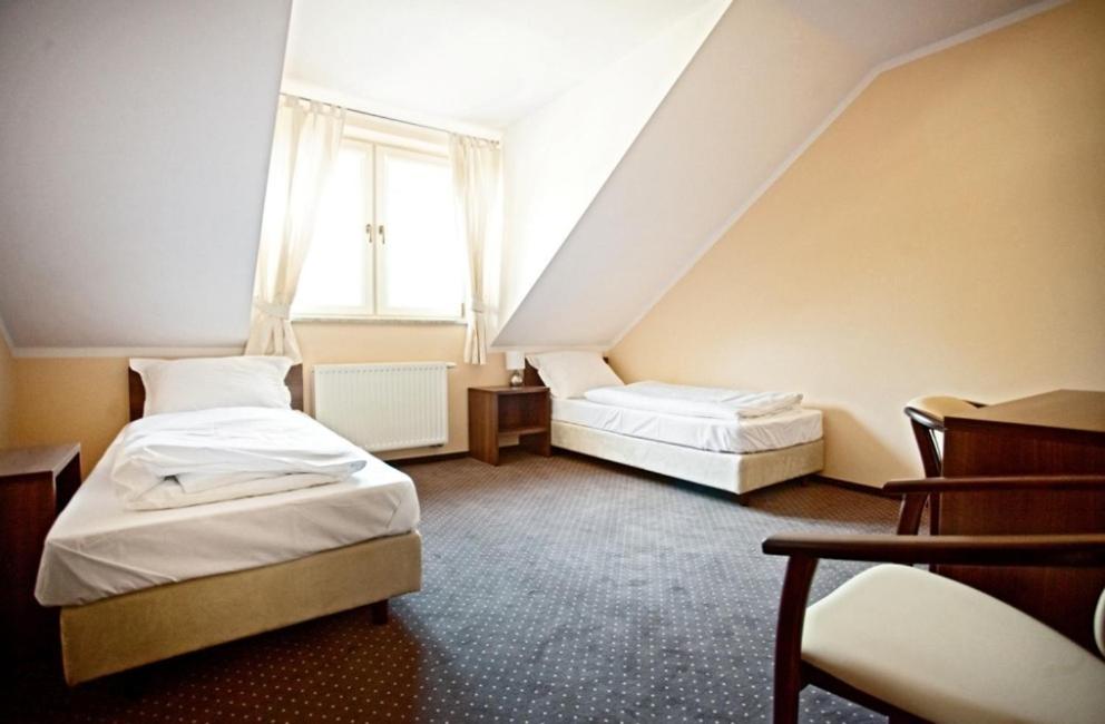 Double or Twin Room - Photo 6
