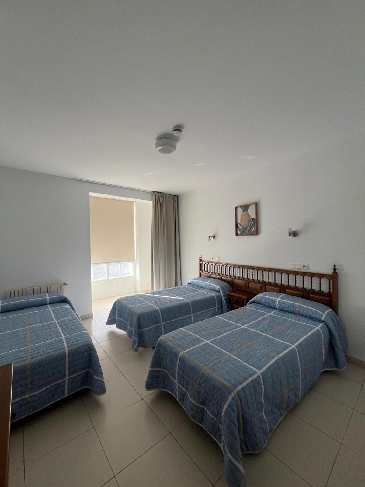 Triple Room with Private Bathroom photo 2