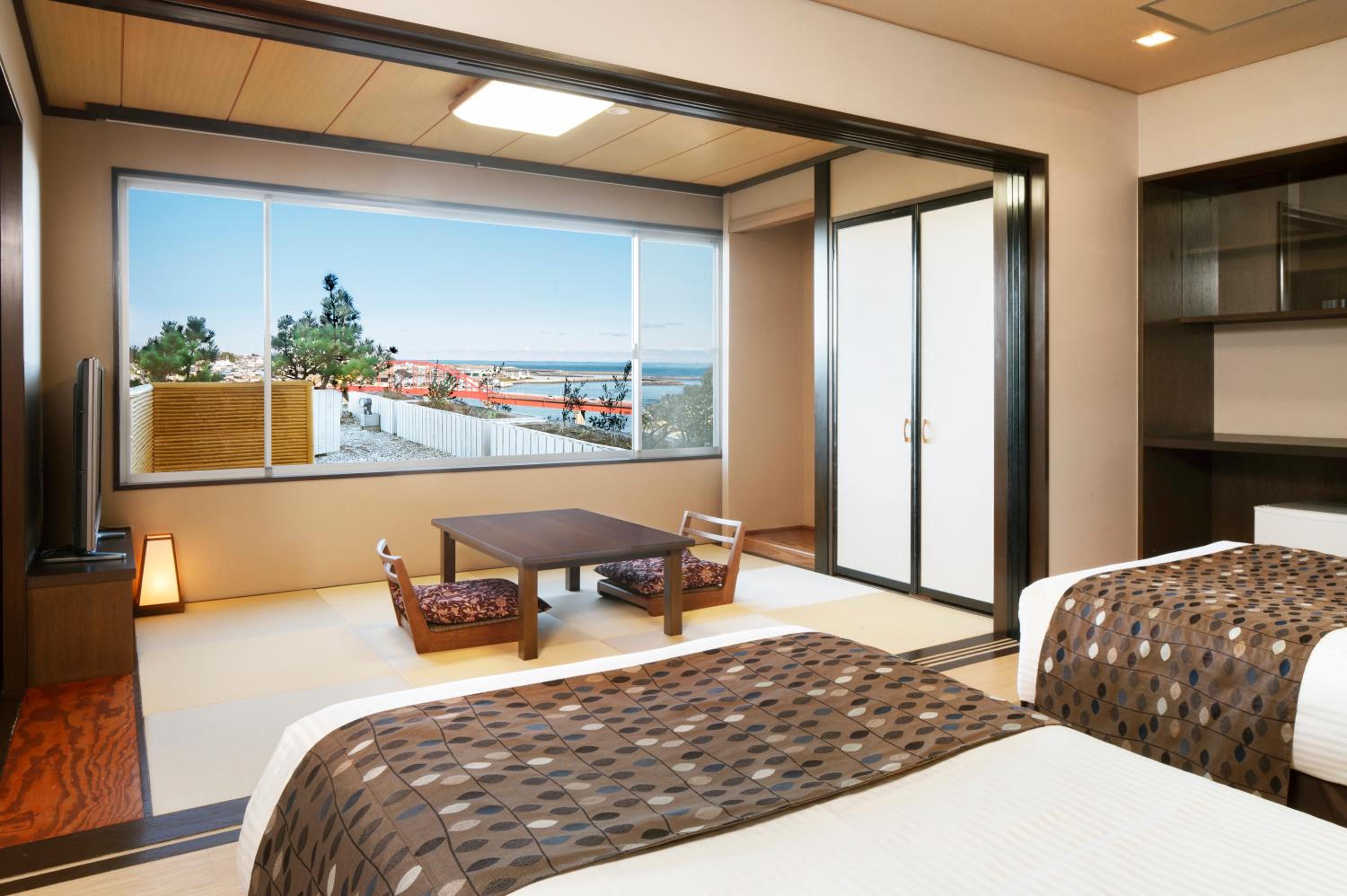 Deluxe Japanese-Western style Room with Natural Hot Spring Open-air  Bath photo 3