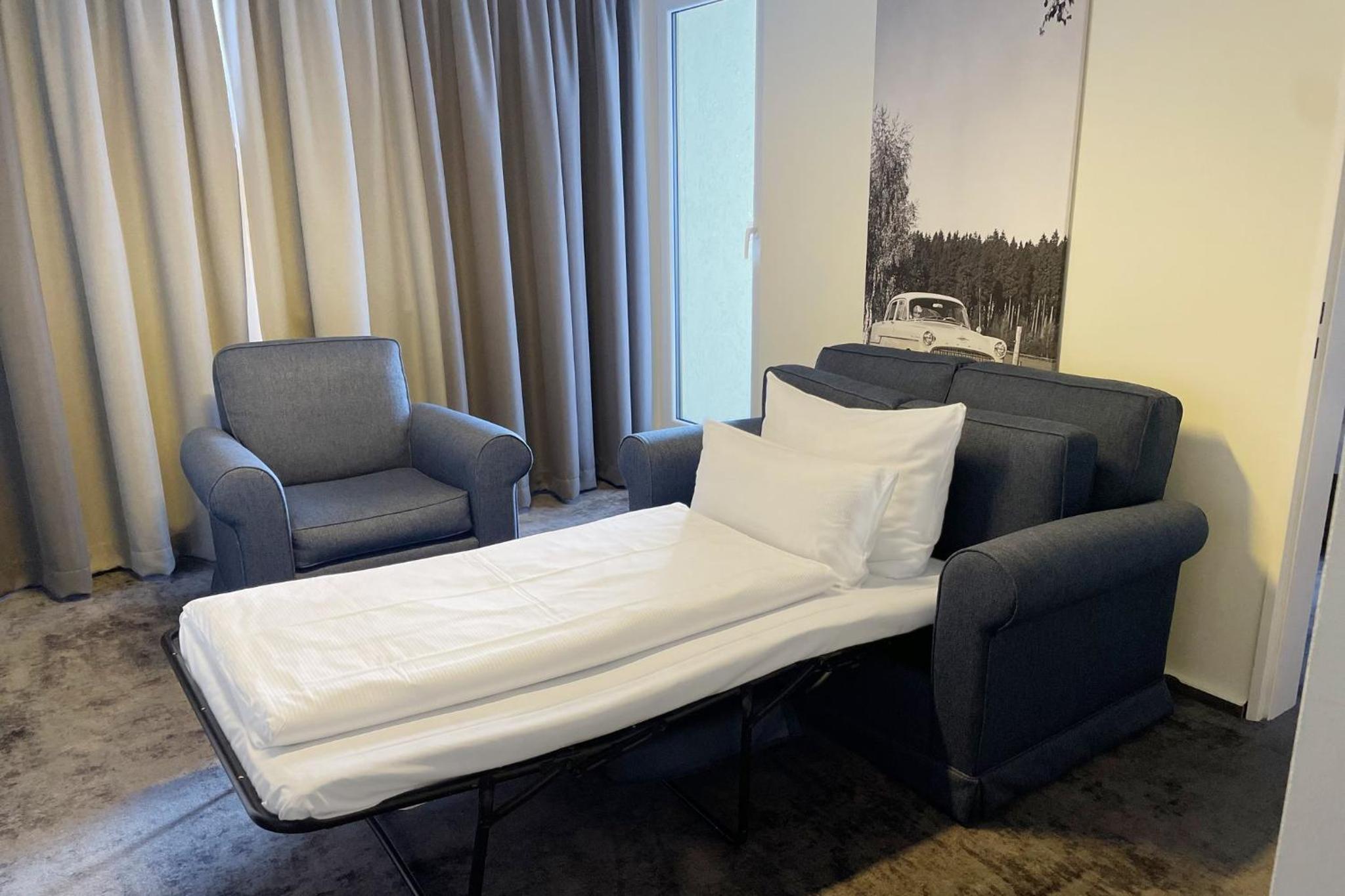 One-Bedroom Queen Suite