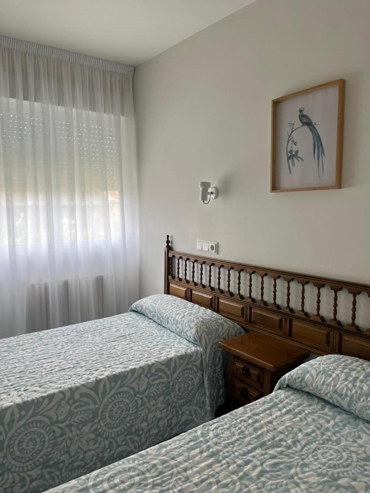 Twin Room with Private Bathroom - Photo 2