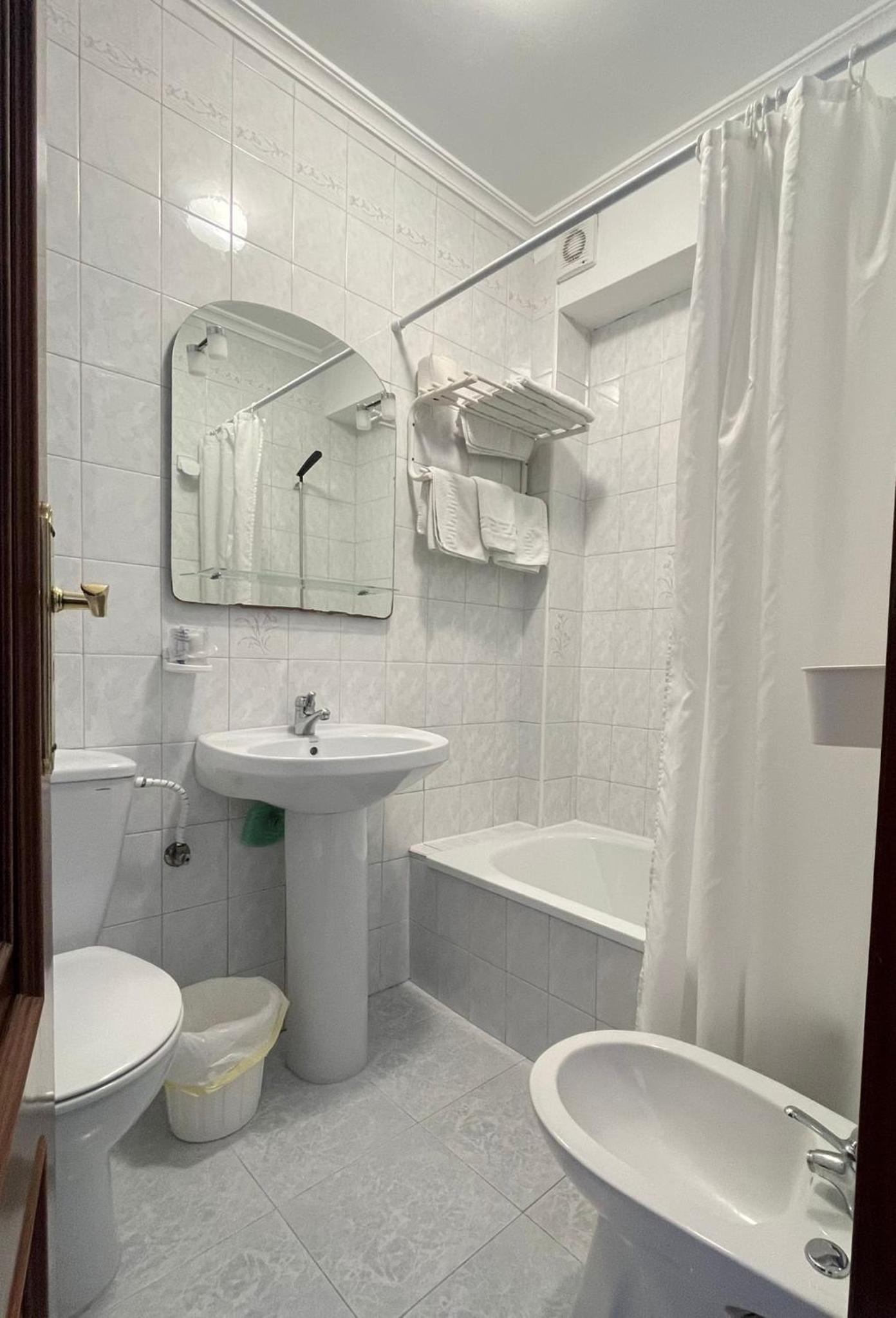 Double Room with Private Bathroom photo 3