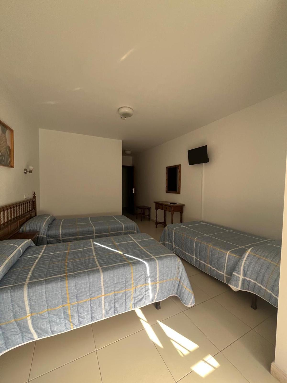 Triple Room with Private Bathroom photo 3
