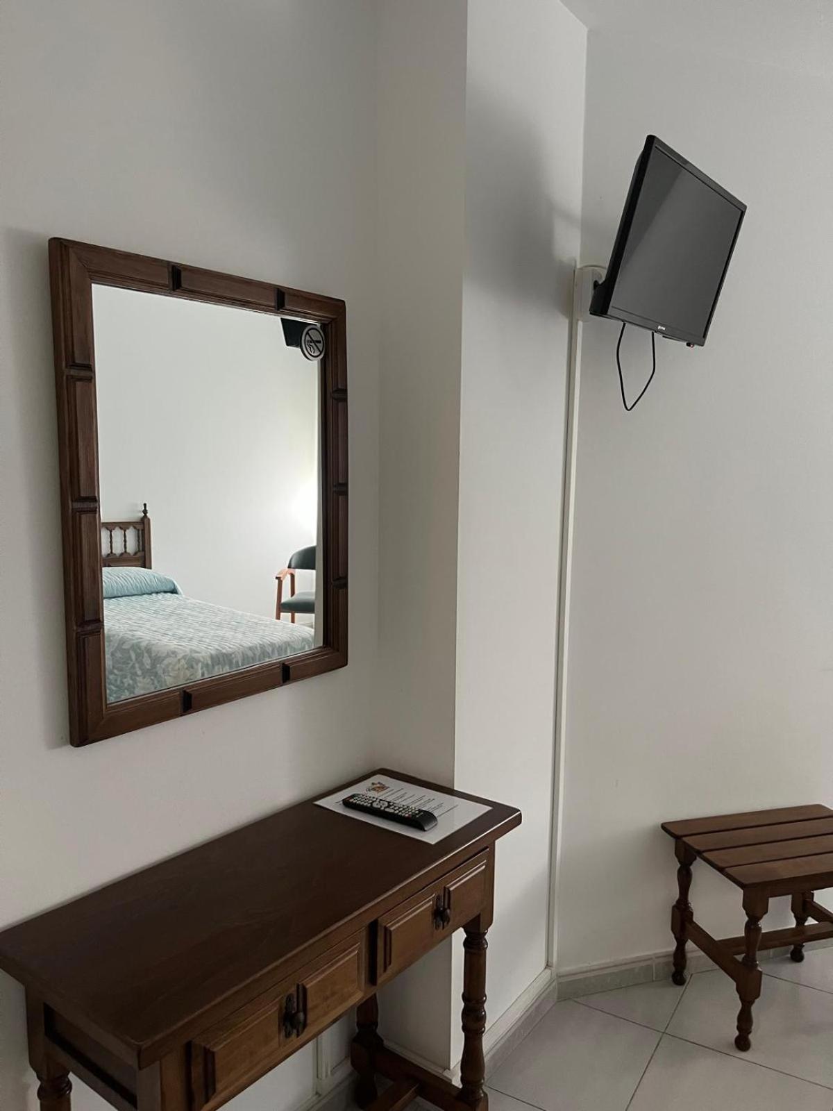 Triple Room with Private Bathroom photo 3