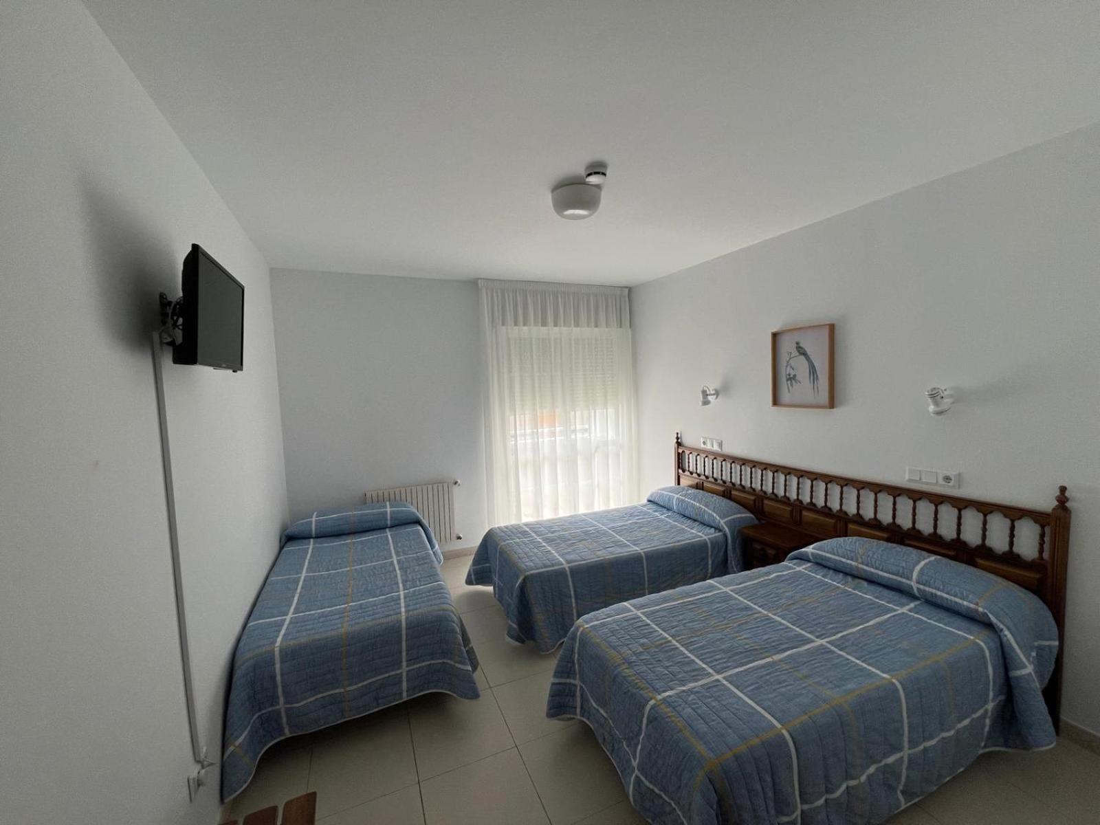 Triple Room with Private Bathroom photo 3