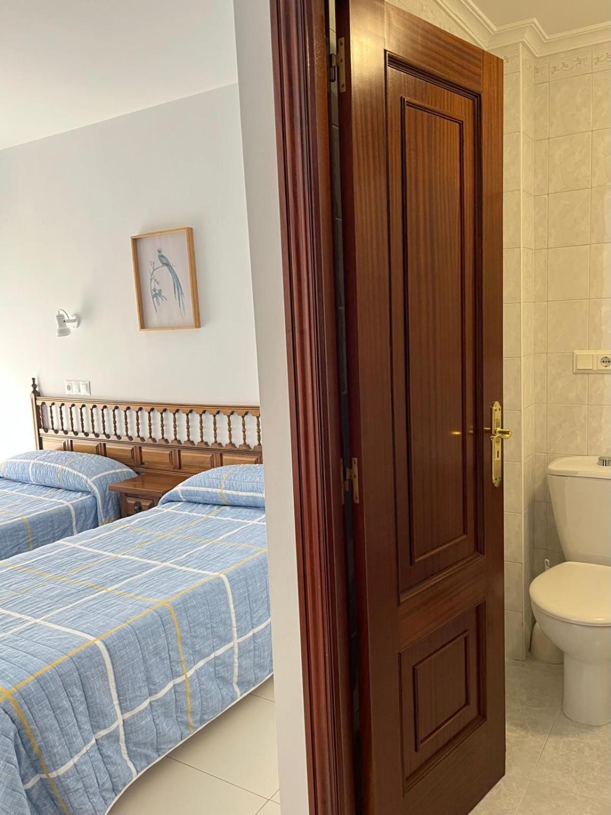 Triple Room with Private Bathroom photo 2