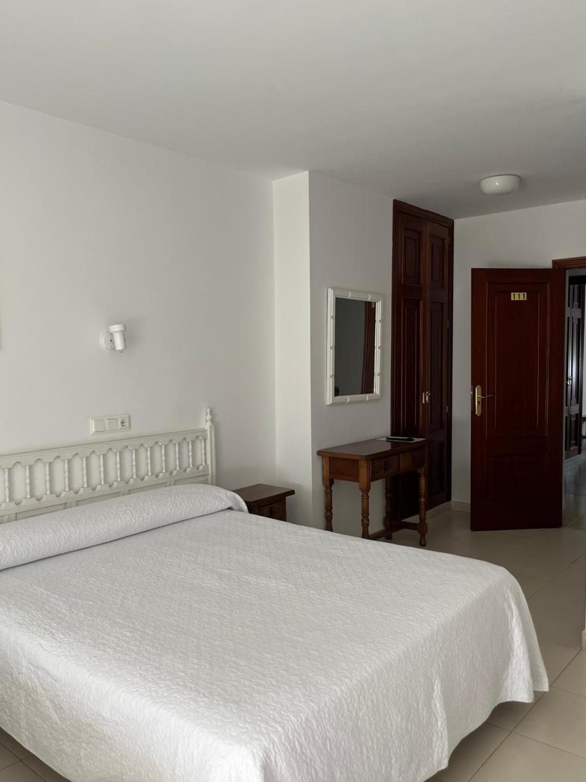Triple Room with Private Bathroom photo 2