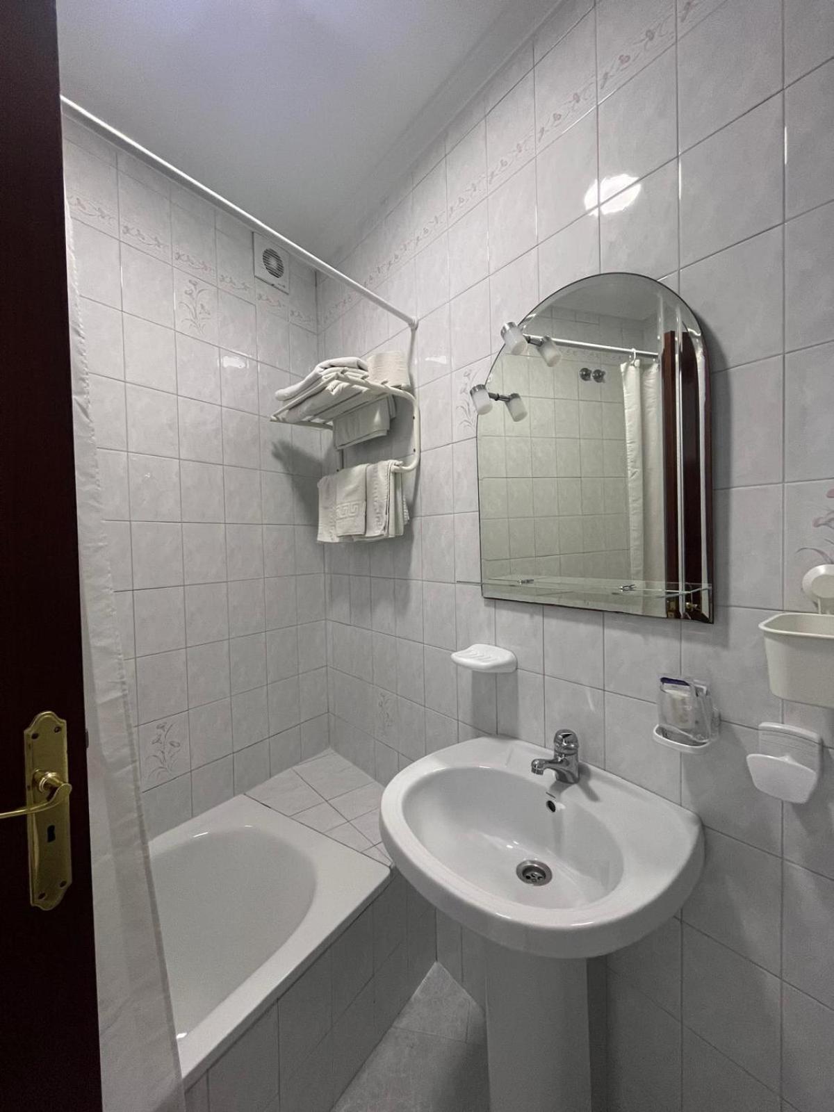 Triple Room with Private Bathroom photo 3
